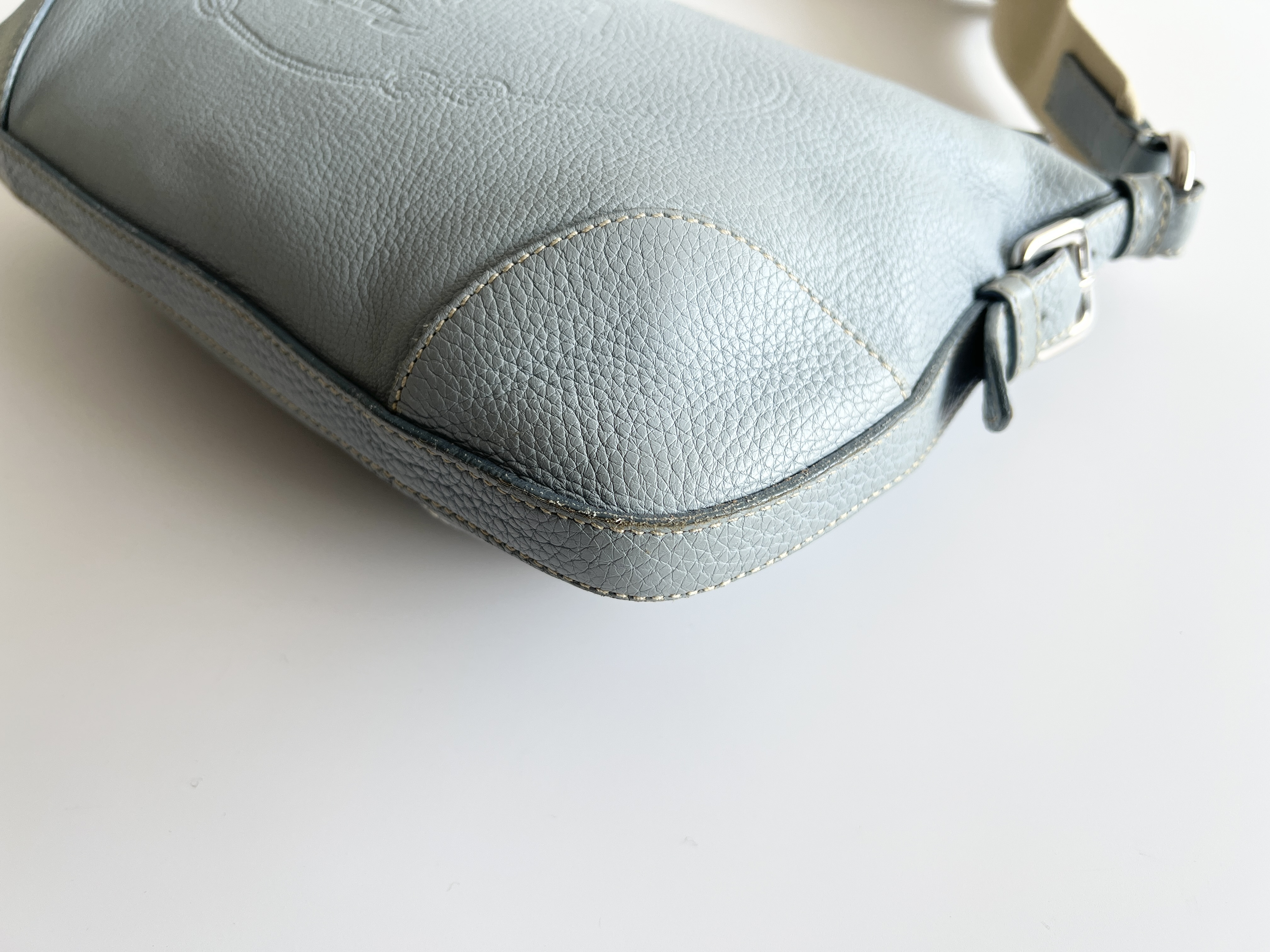 Phoenix Vitello Daino Leather Embossed Logo Shoulder Bag (One-Shoulder Bag) — view 9