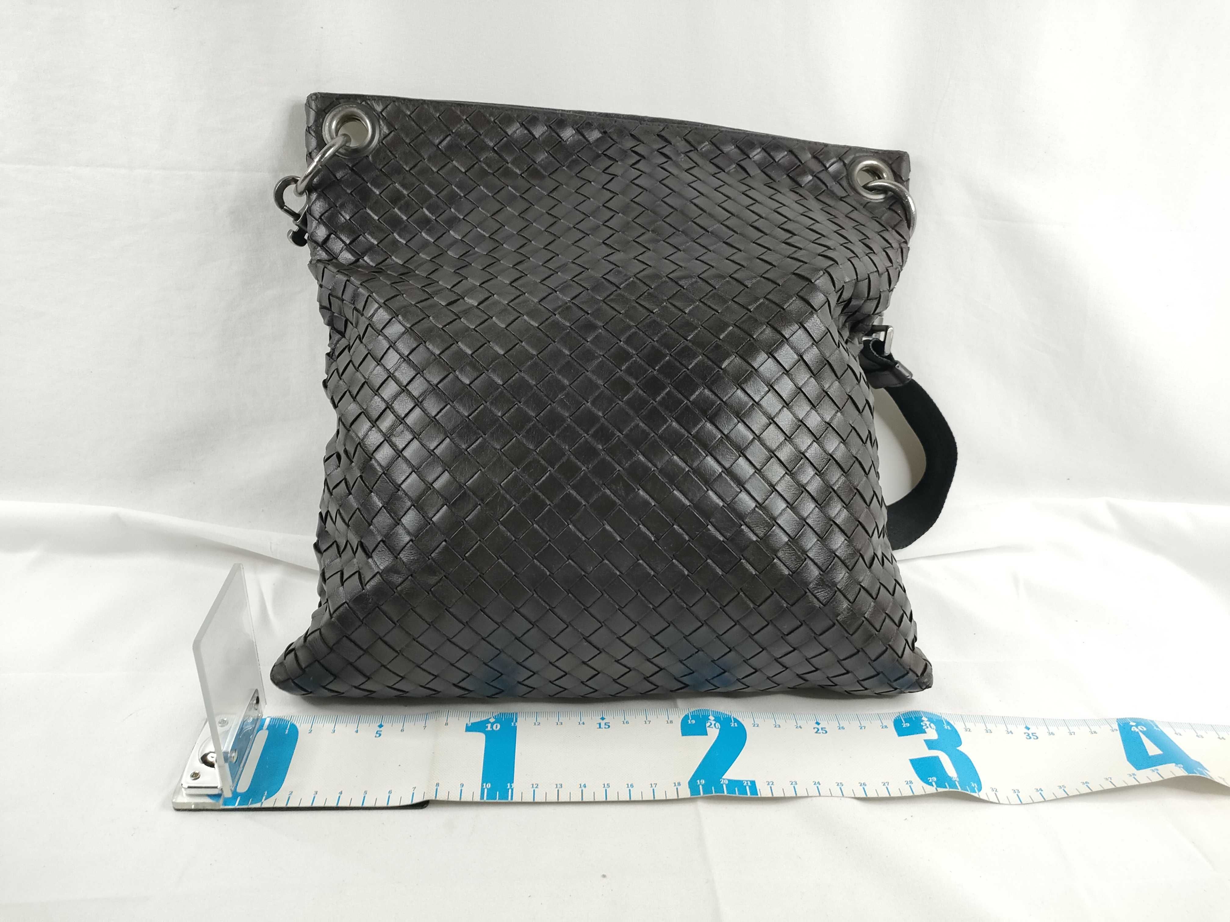 Intrecciato Bottega Veneta Intrecciato Leather Shoulder Bag Serial Shoulder Bag — view 2