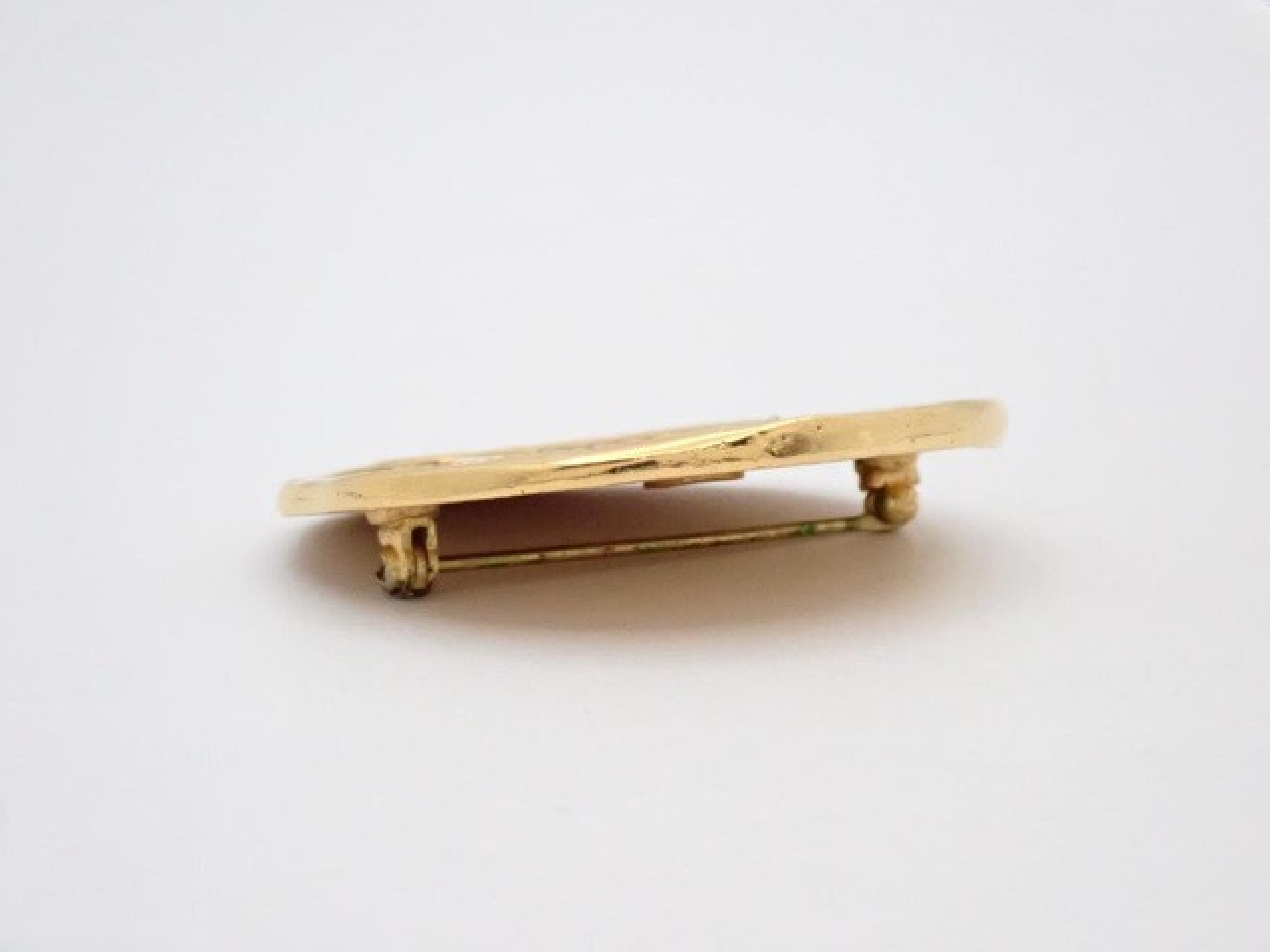 brooch — view 2