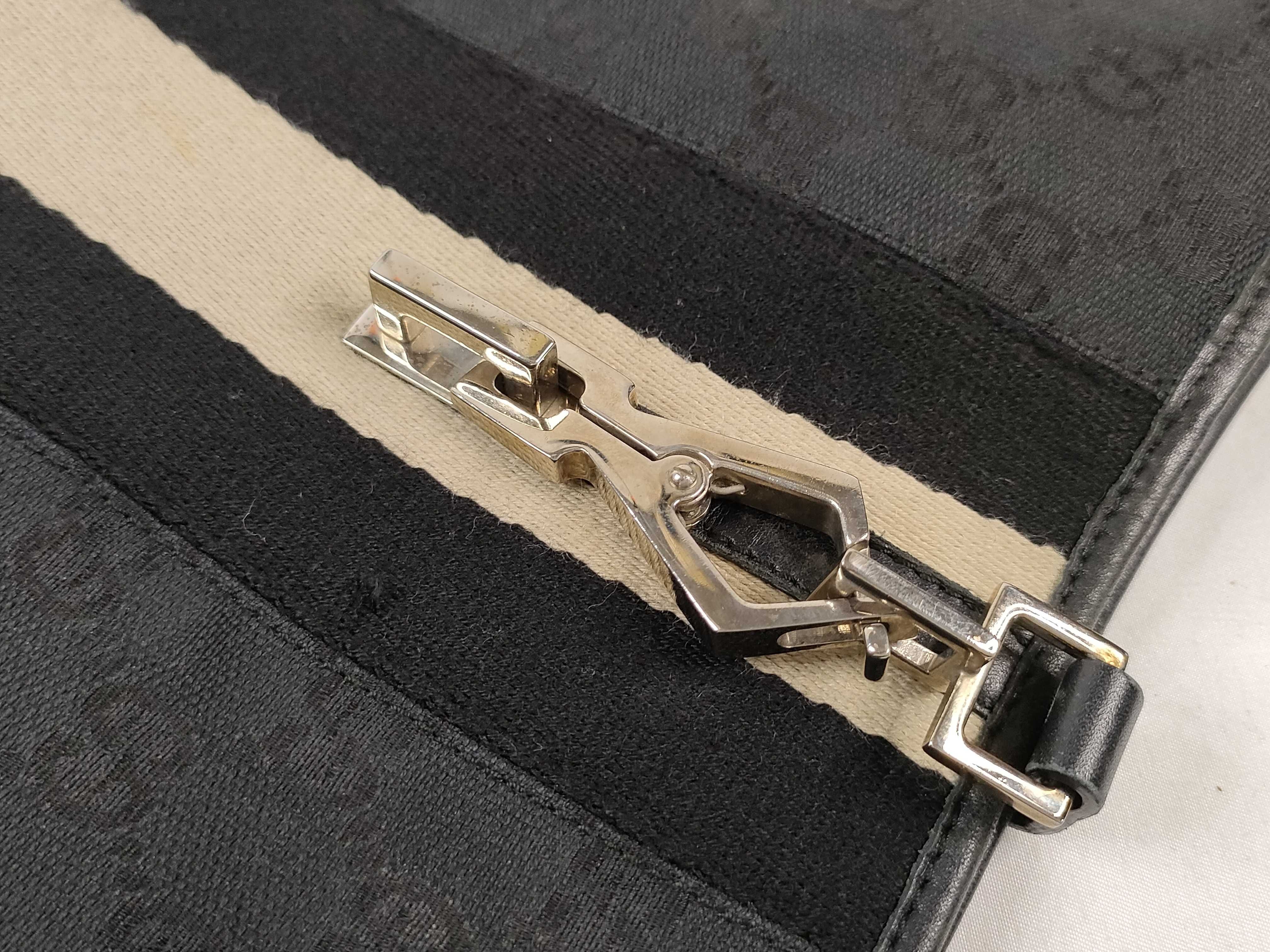 GG Canvas Shoulder Bag — view 14