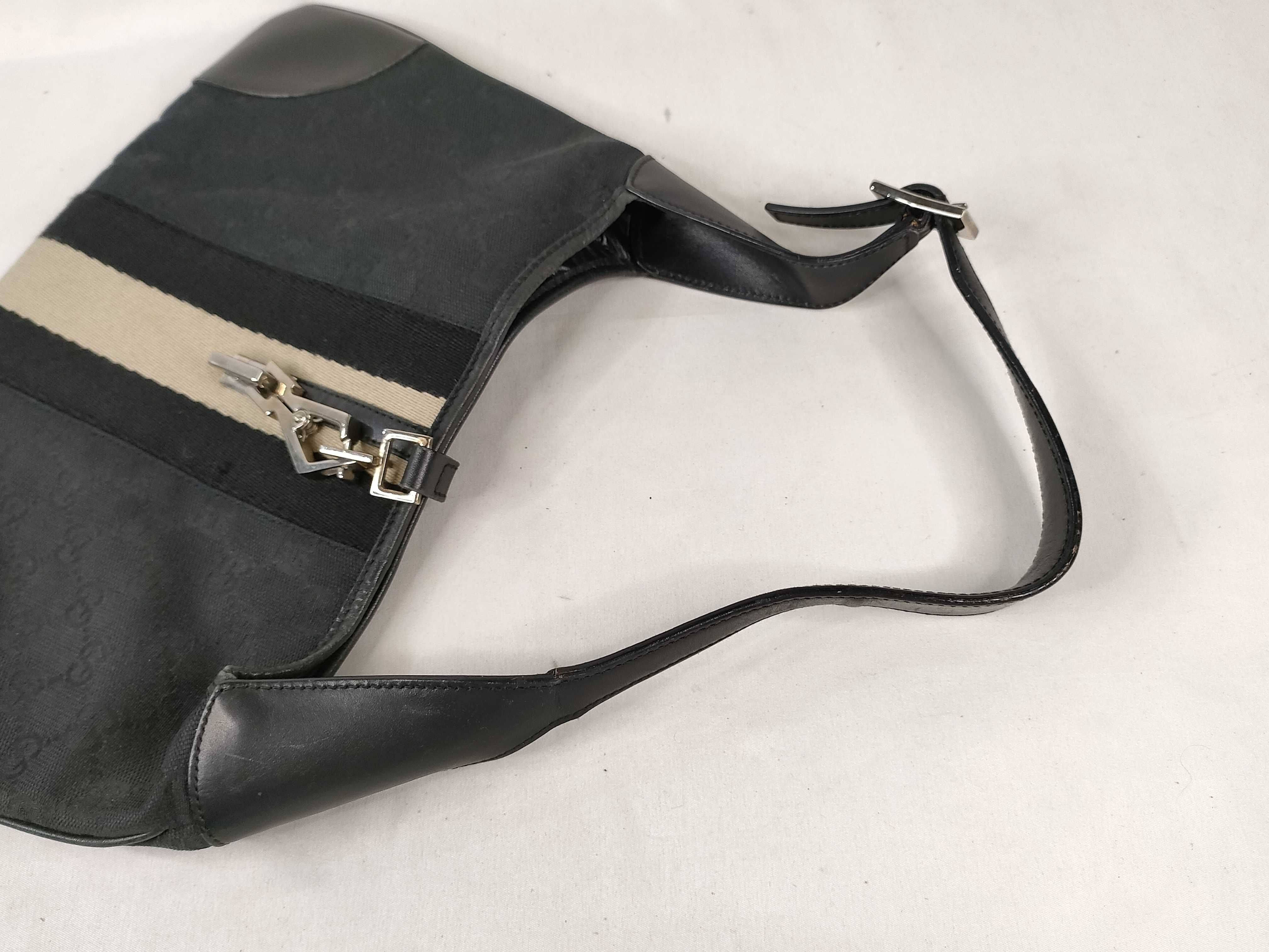 GG Canvas Shoulder Bag — view 3