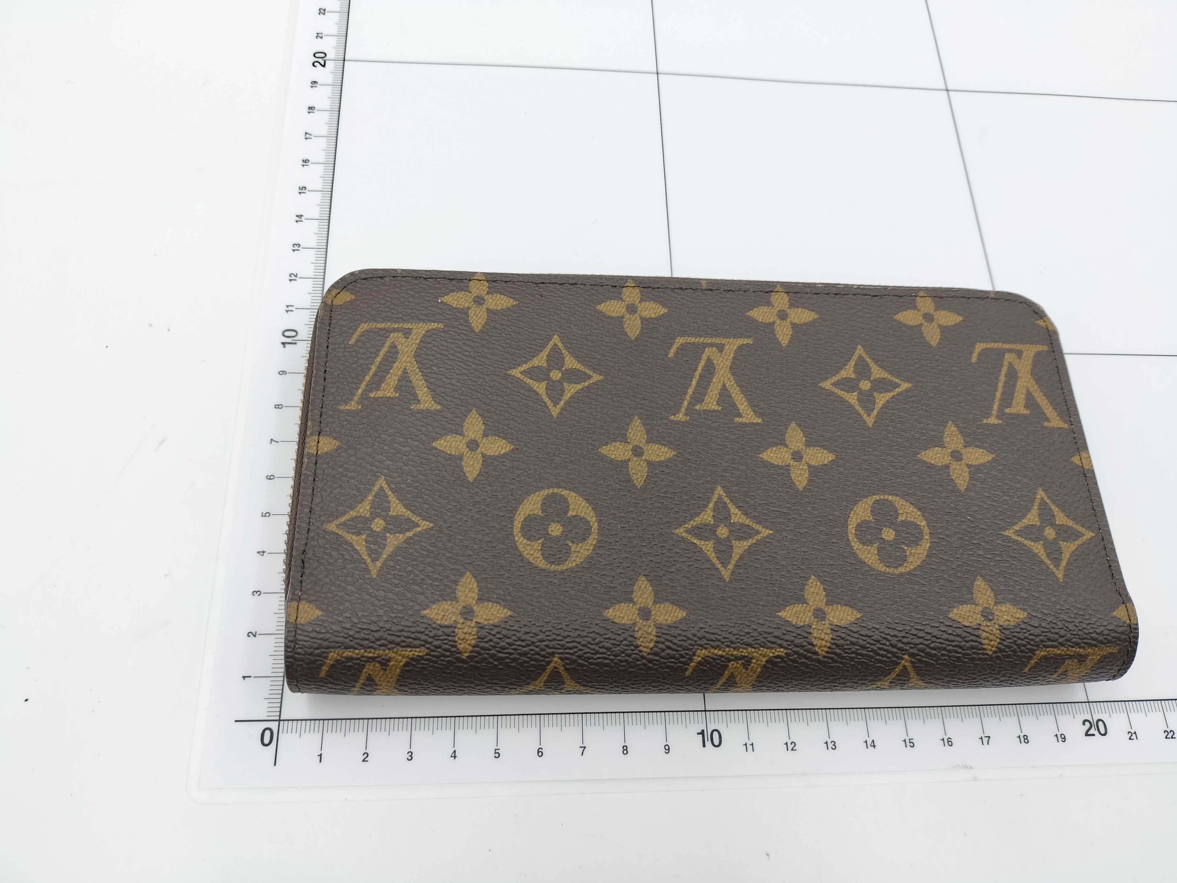 M42616 Wallet — view 2