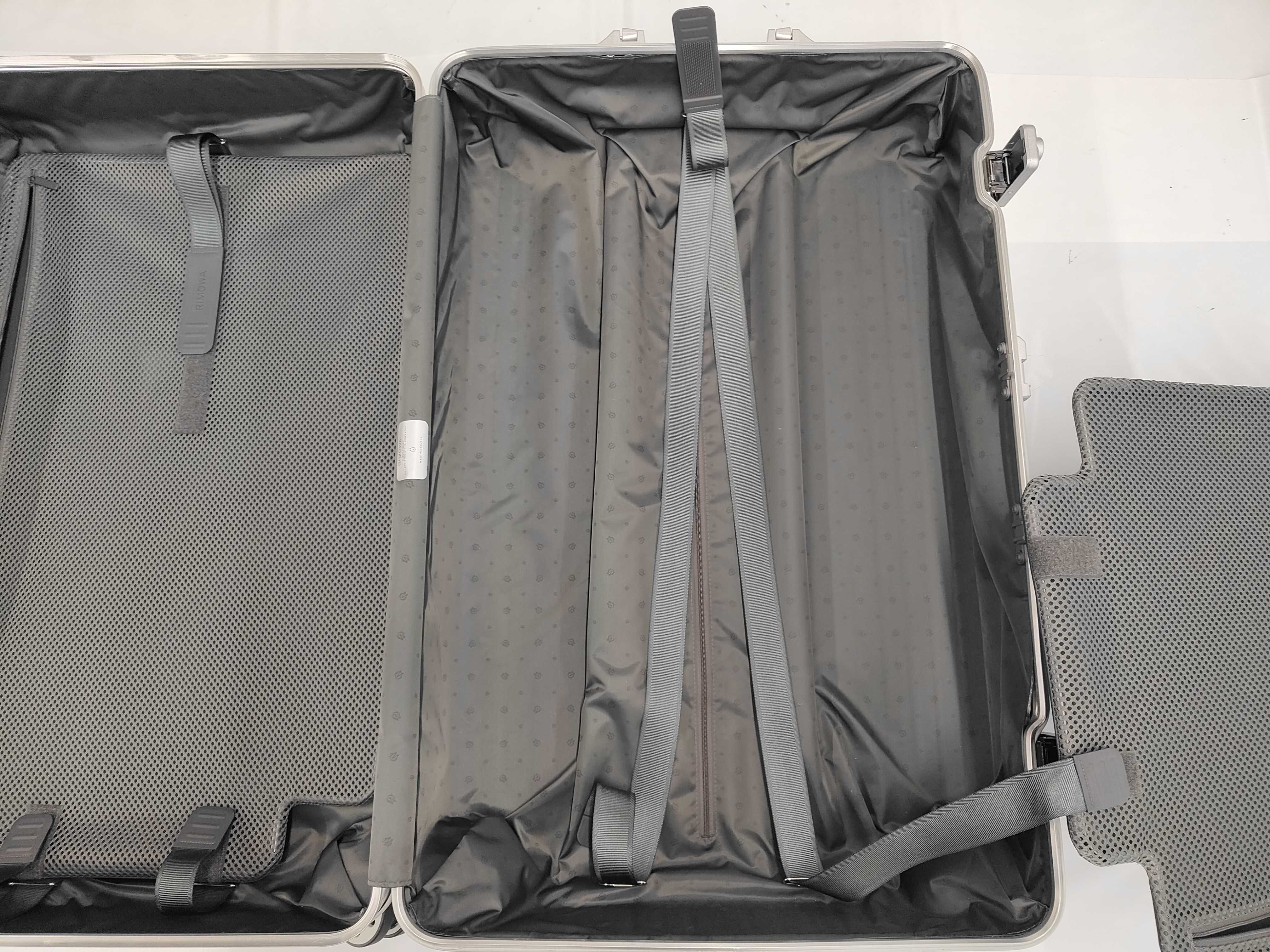 Cabin Plus 4-Wheel Suitcase, Approx. 82L, Silver Aluminum — view 14