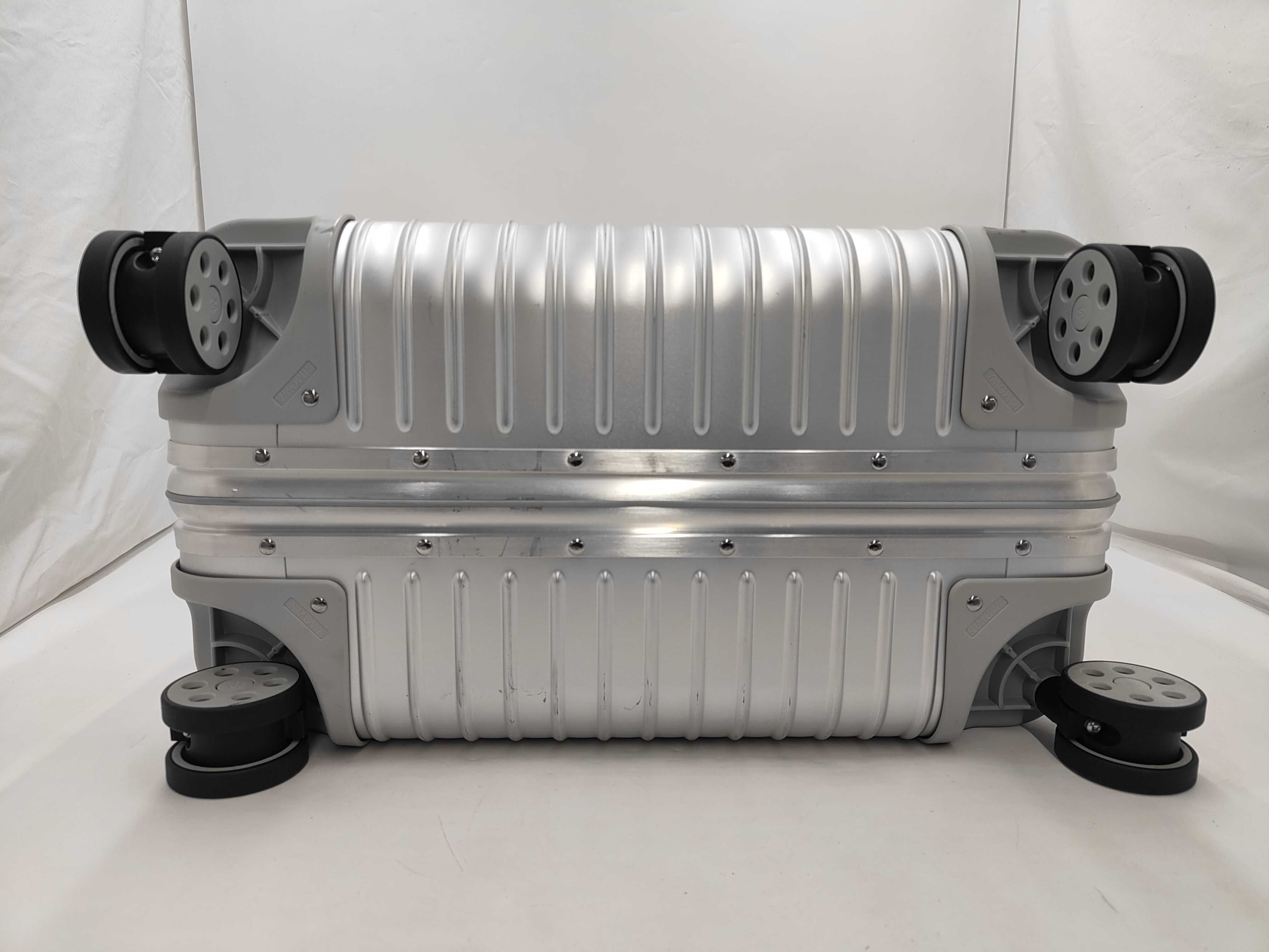 Cabin Plus 4-Wheel Suitcase, Approx. 82L, Silver Aluminum — view 7