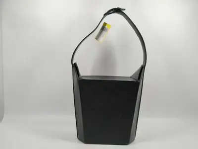 Epi M80161 Epi Sac Sou Noir Black Shoulder Bag
