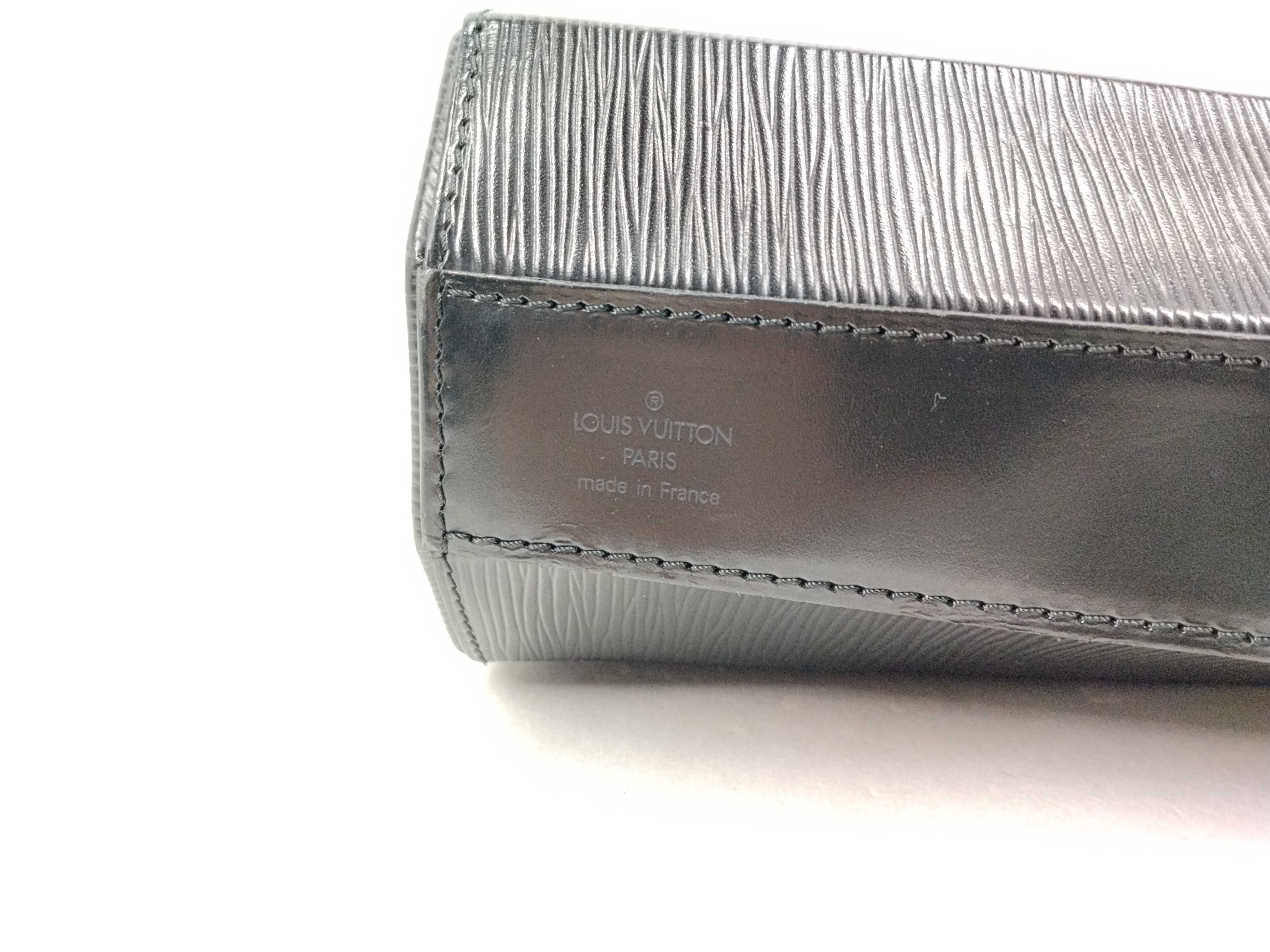 Epi M80161 Epi Sac Sou Noir Black Shoulder Bag — view 15