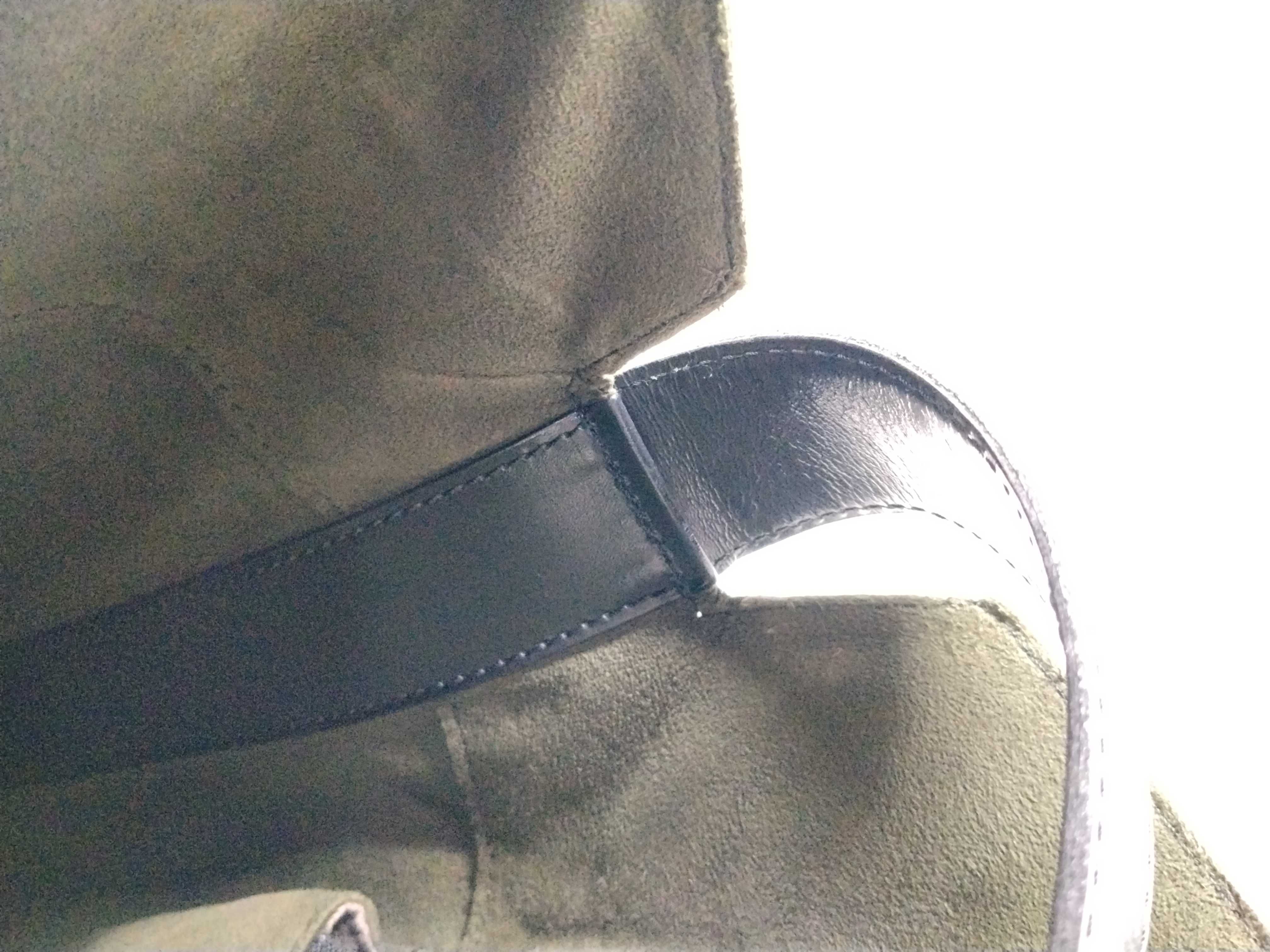 Epi M80161 Epi Sac Sou Noir Black Shoulder Bag — view 10