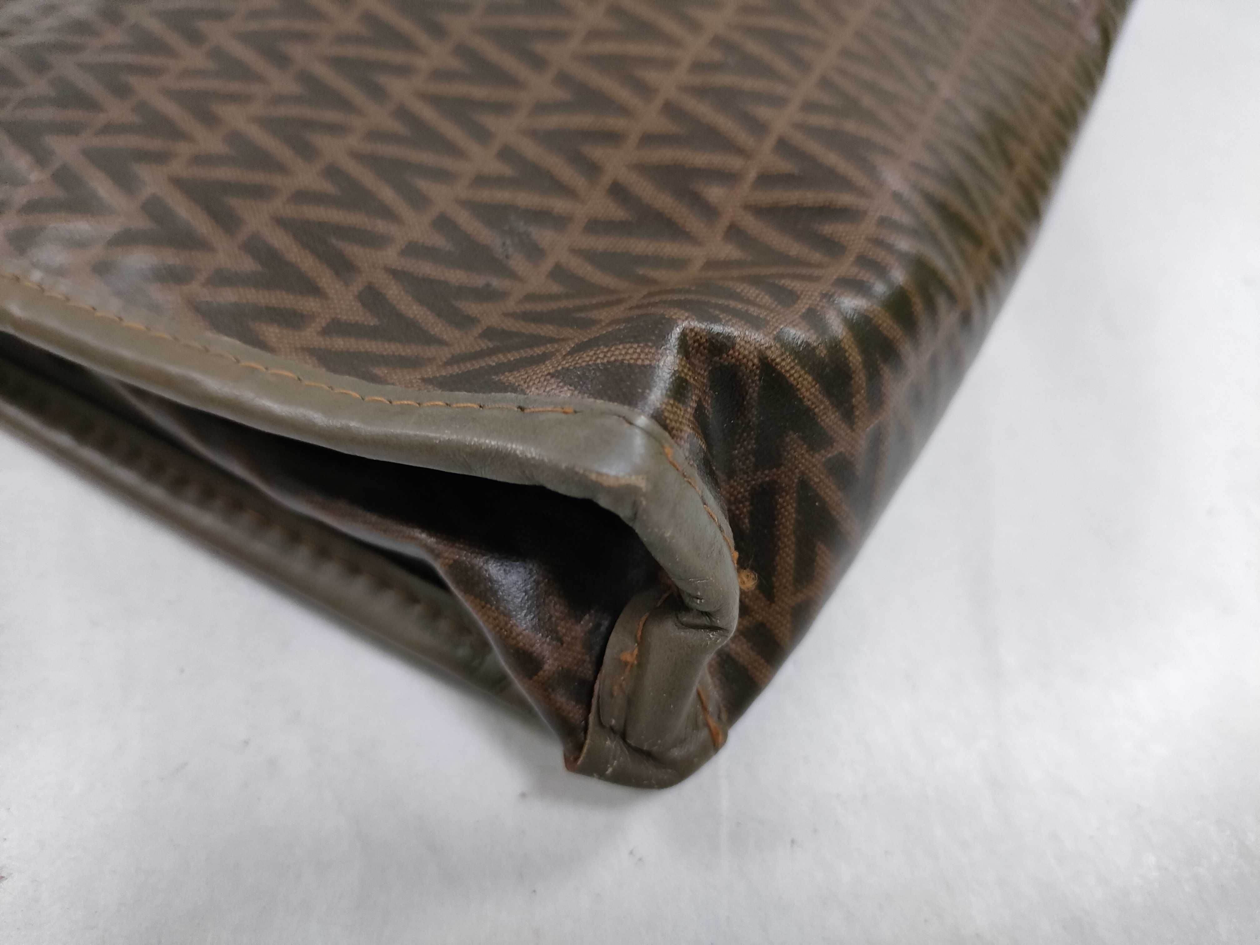 clutch bag — view 3