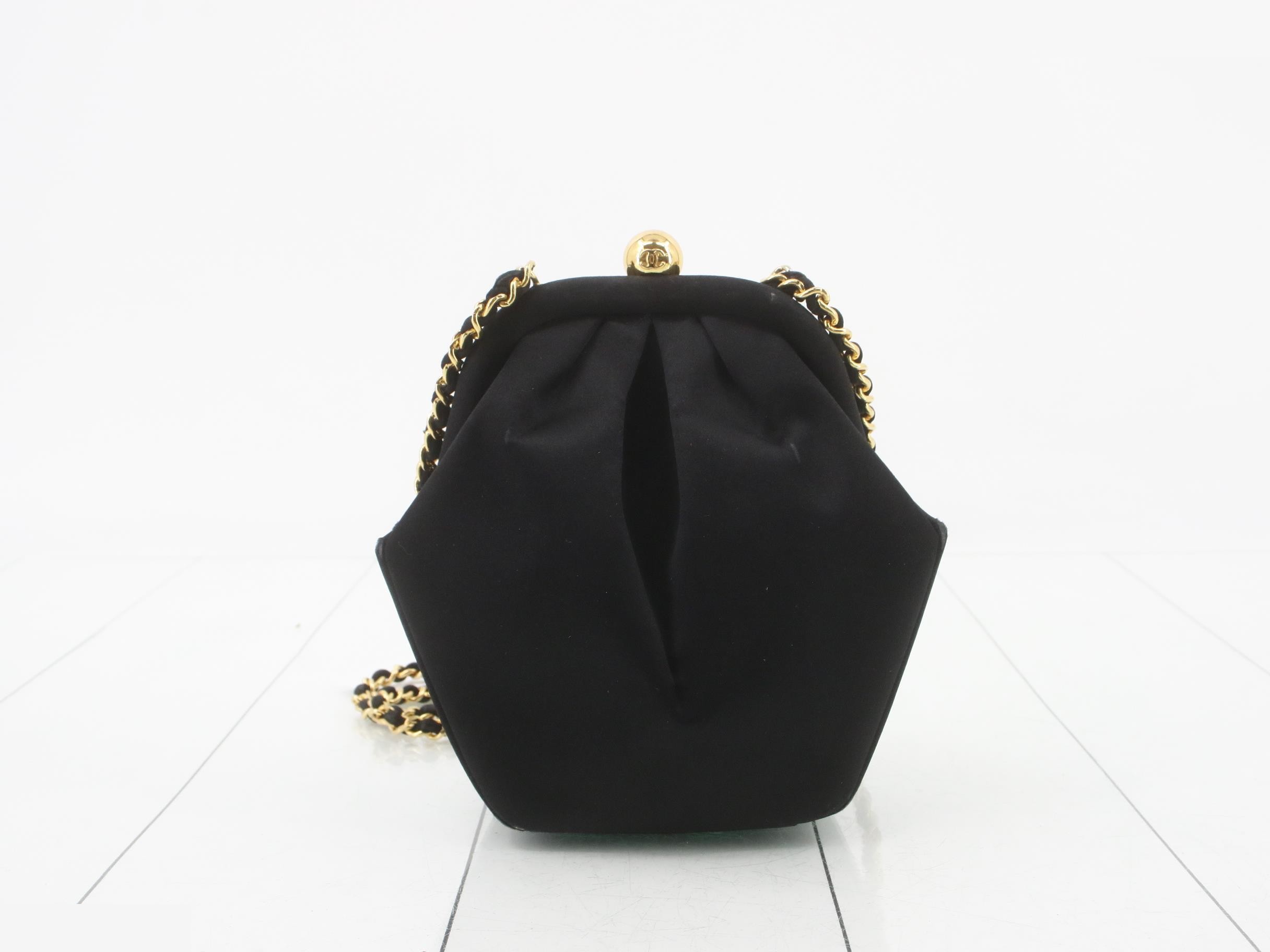 Chain clasp shoulder bag — view 2