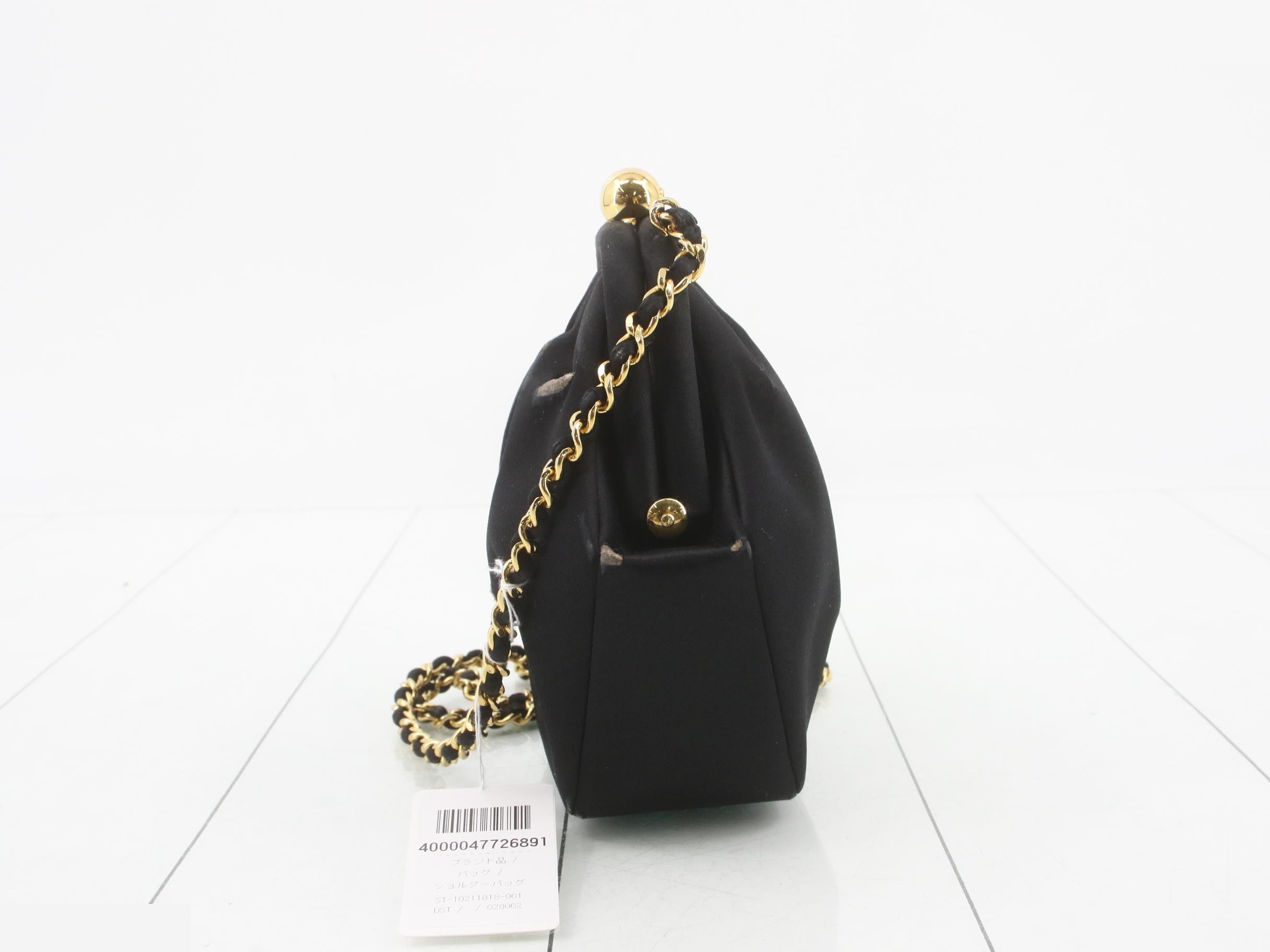 Chain clasp shoulder bag — view 3