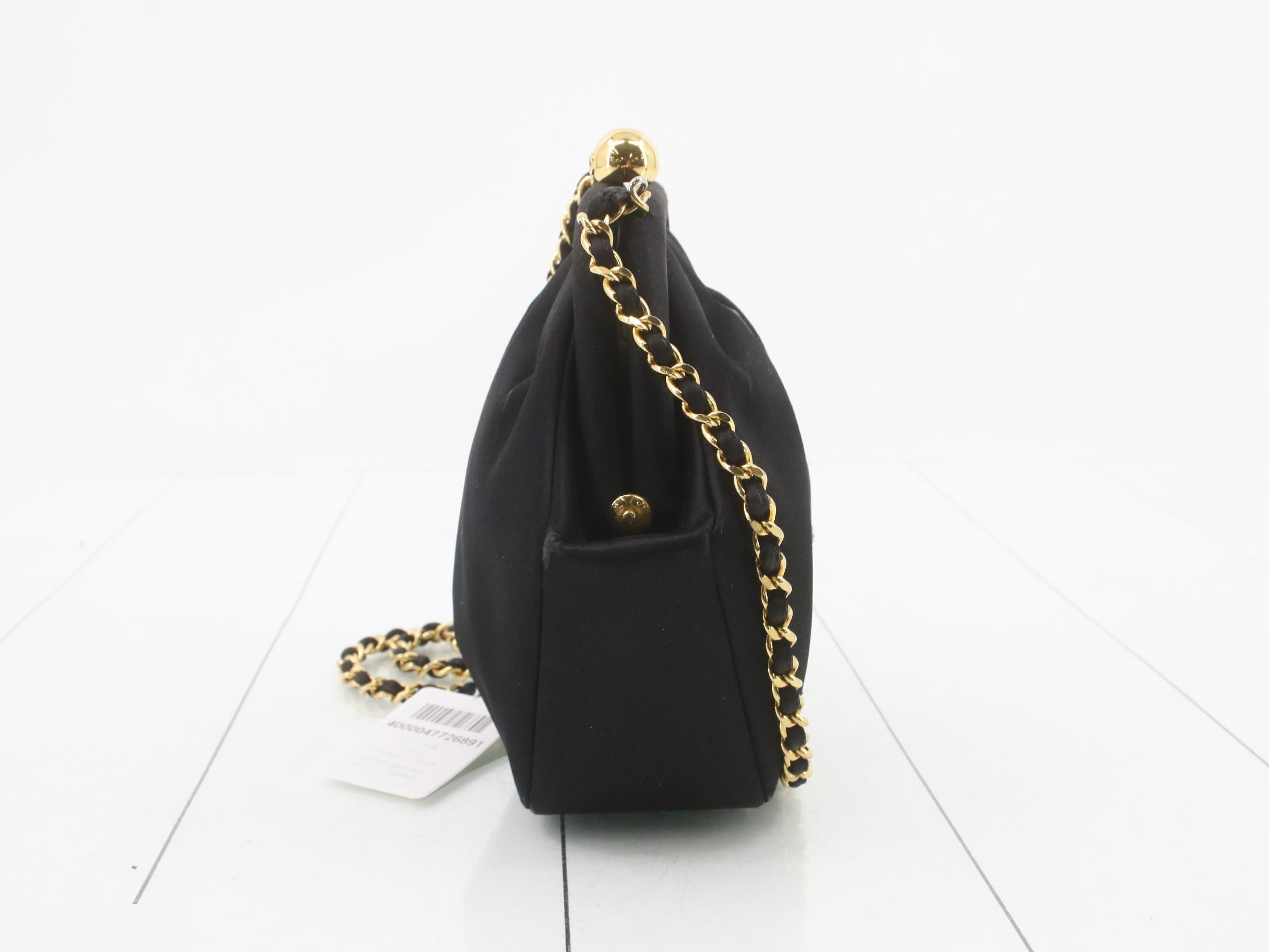 Chain clasp shoulder bag — view 4