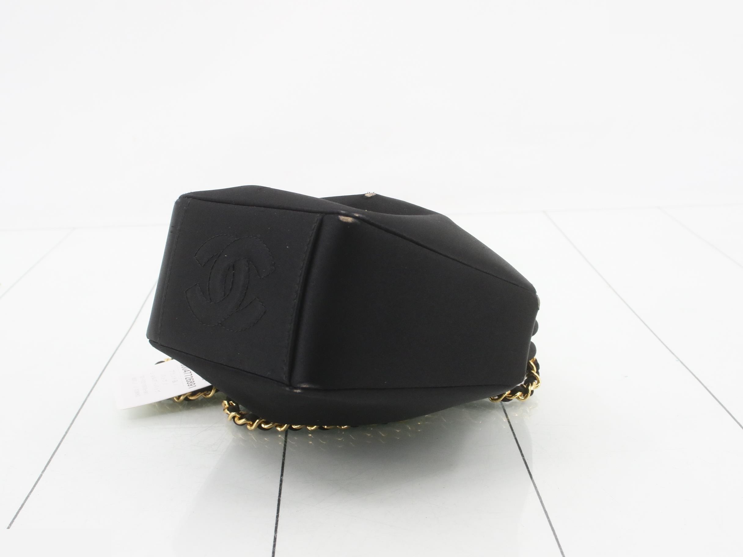 Chain clasp shoulder bag — view 6