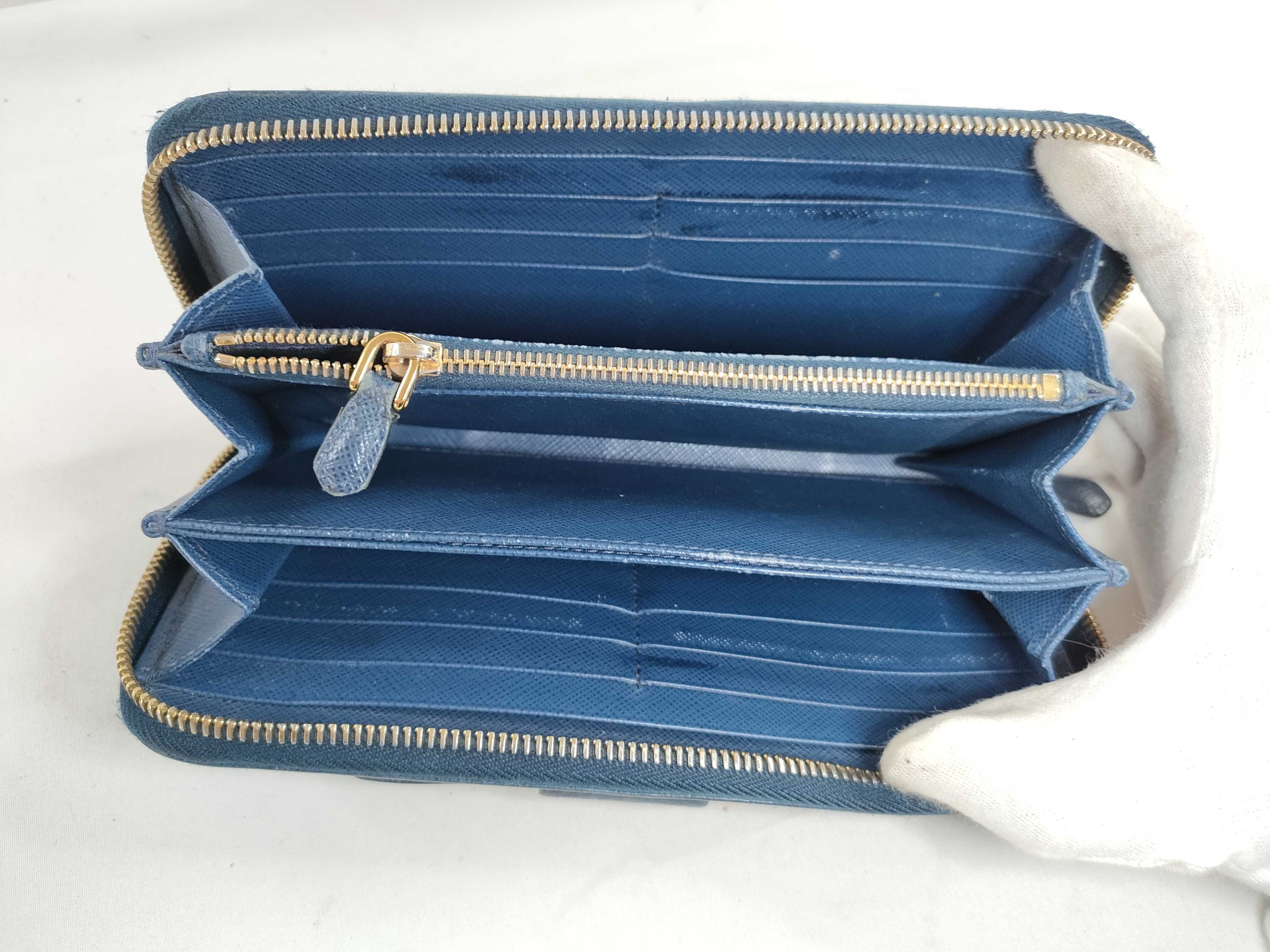 Saffiano Round Zip Wallet Blue Ribbon Wallet — view 8