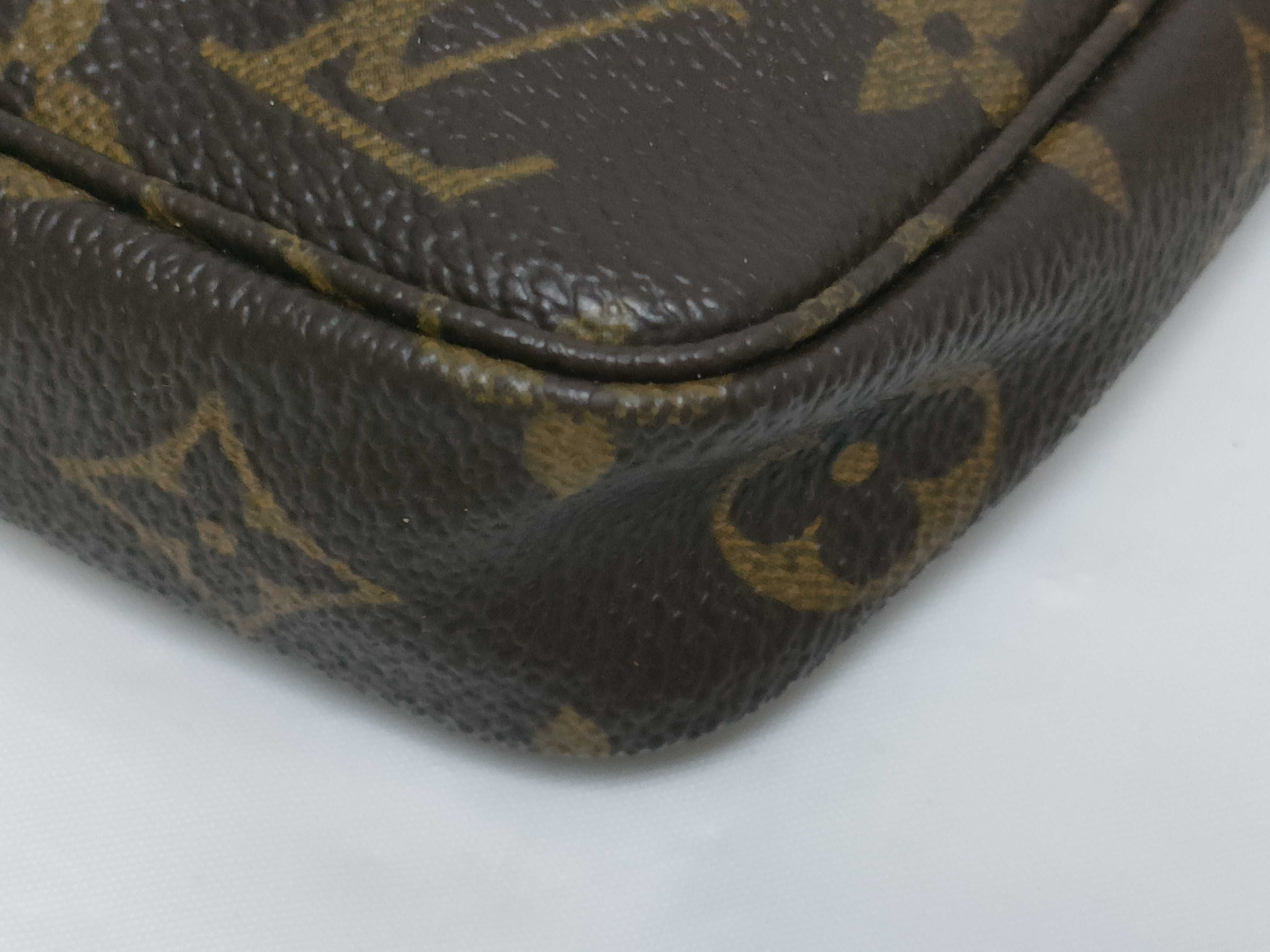 Monogram Accessoires VI1020 Shoulder Bag — view 6