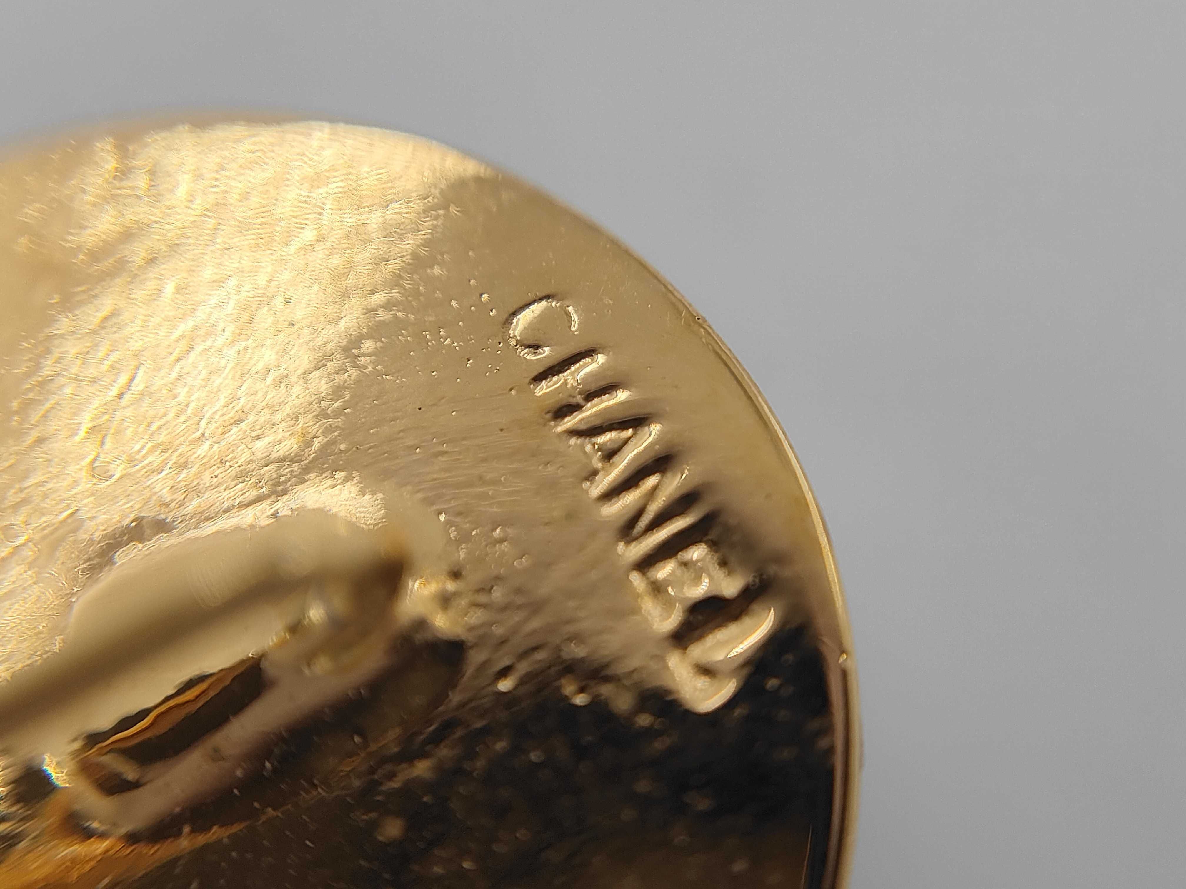 brooch — view 3