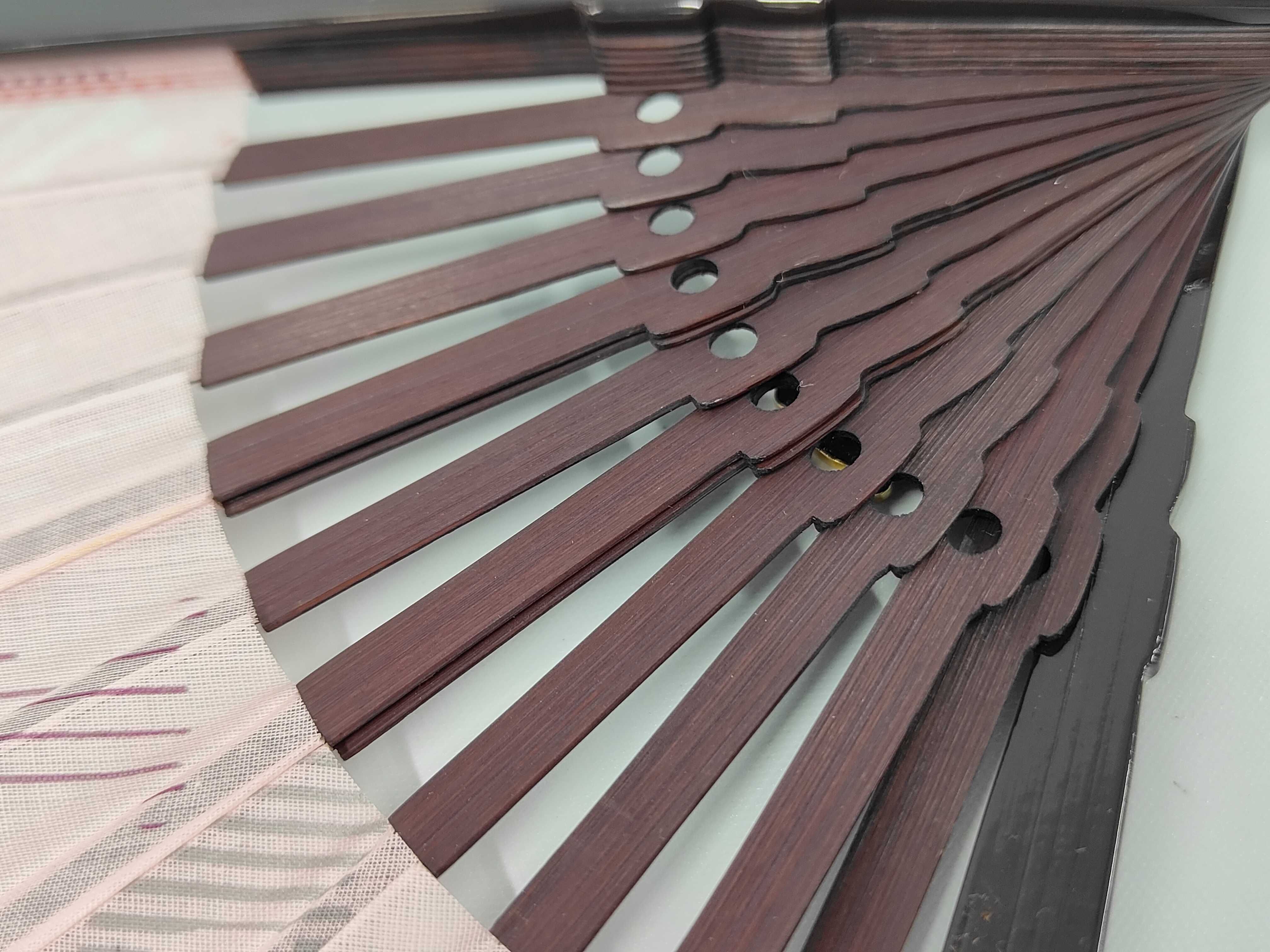 Folding fan / Plastic and other accessories — view 4