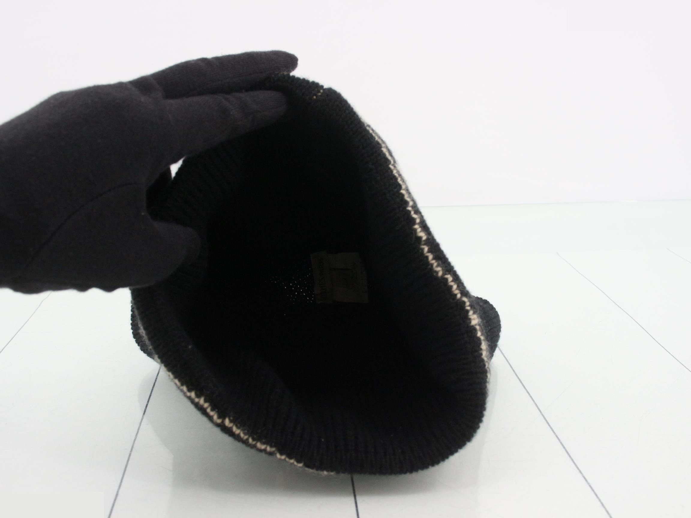 H logo knit hat — view 3
