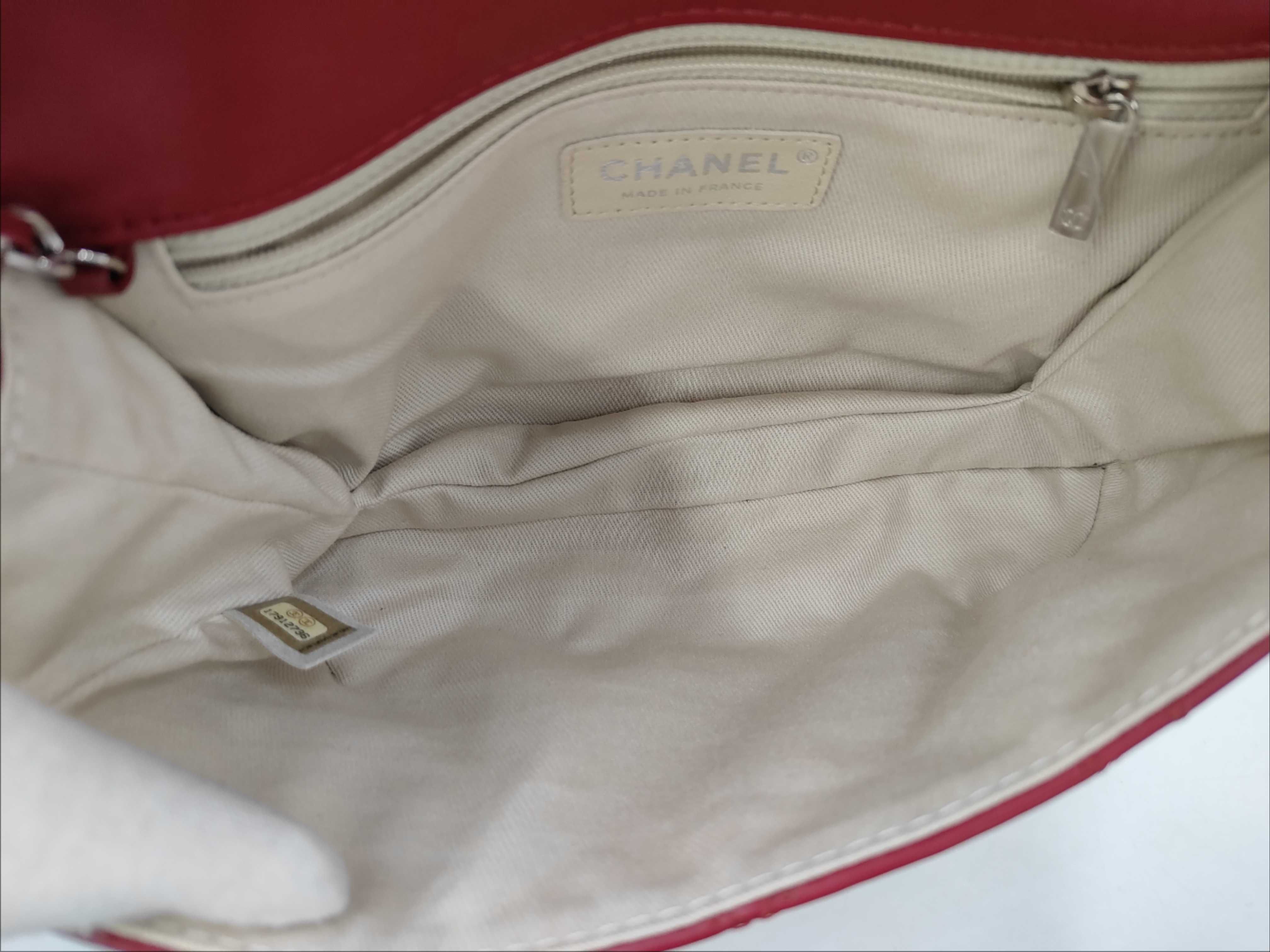 Matelassé Hampton Flap Shoulder Bag — view 11