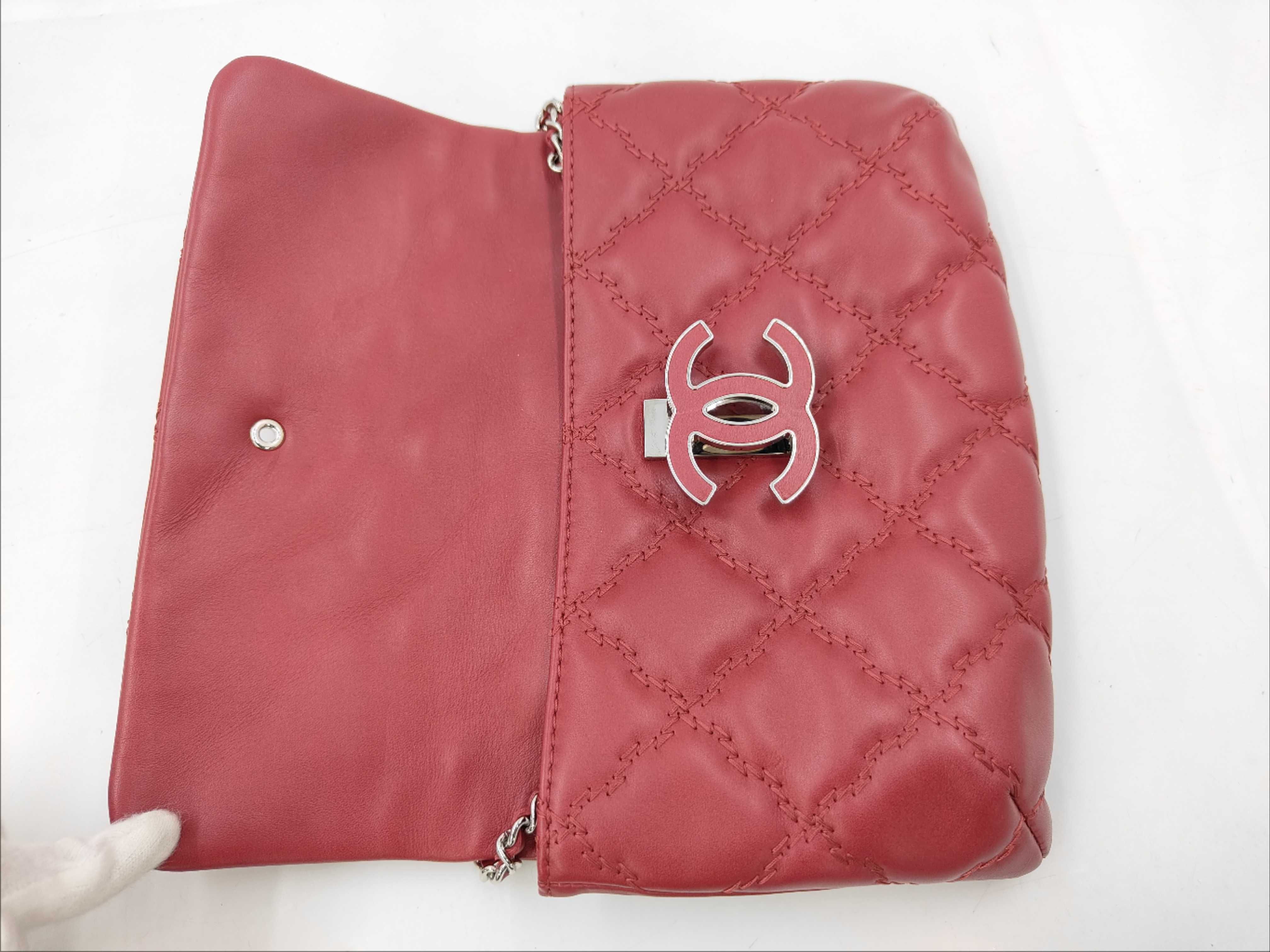 Matelassé Hampton Flap Shoulder Bag — view 10