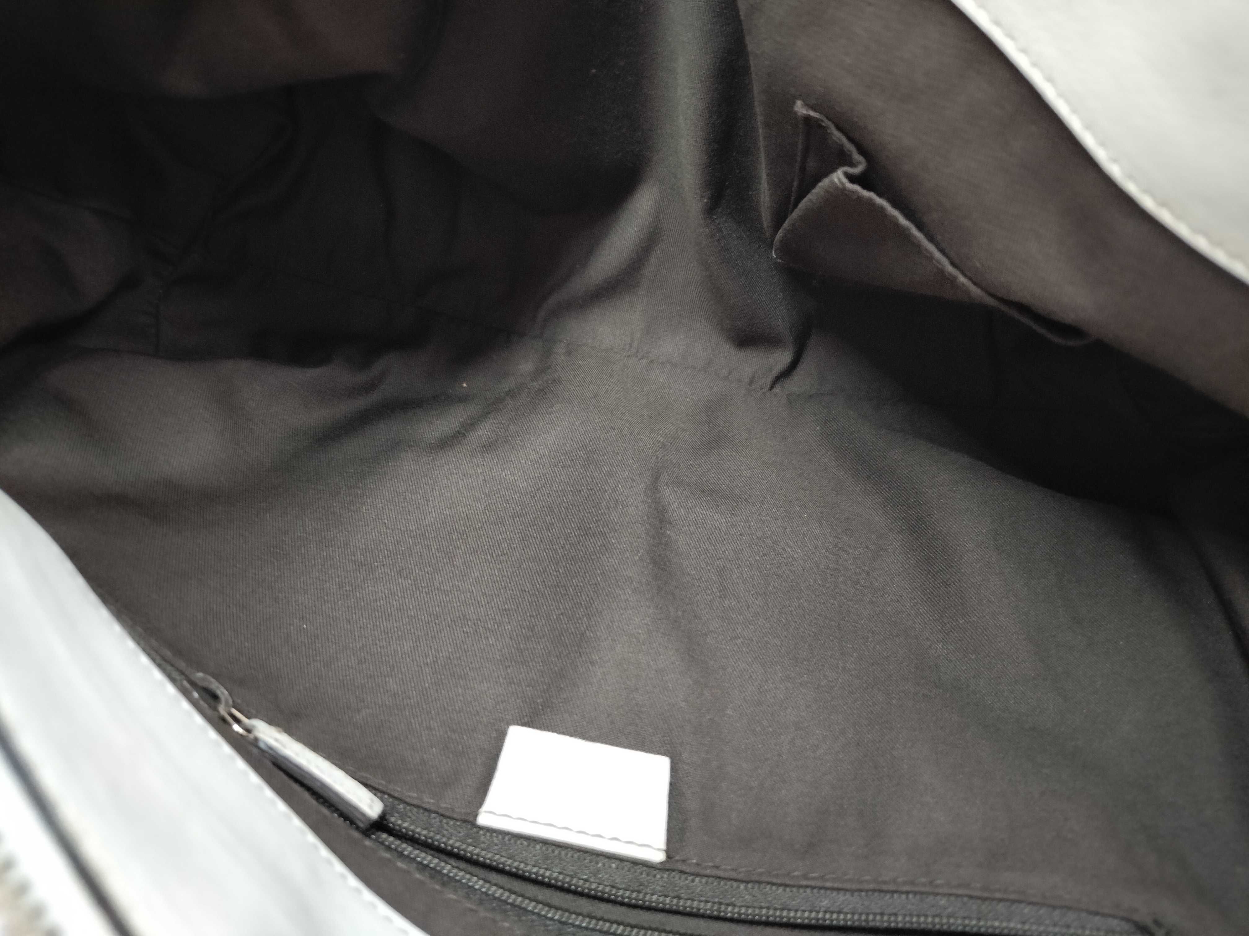 GG Canvas Gucci Handbag — view 8