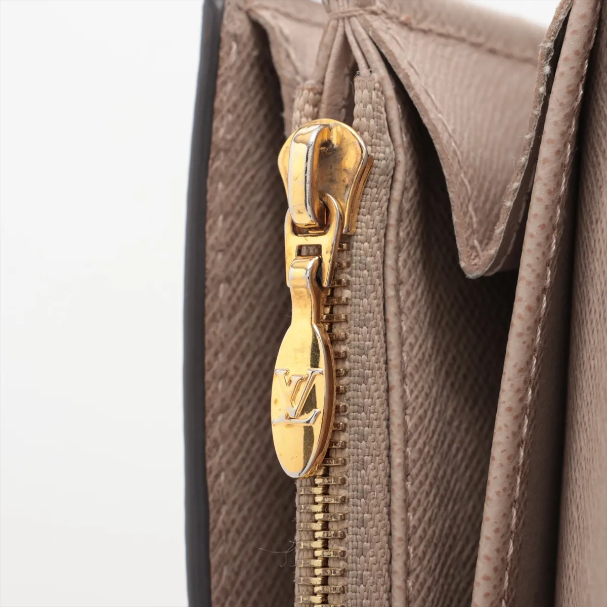 Epi Portefeuille Twist M67510 TN1158 Galet Long Wallet with Initials — view 10