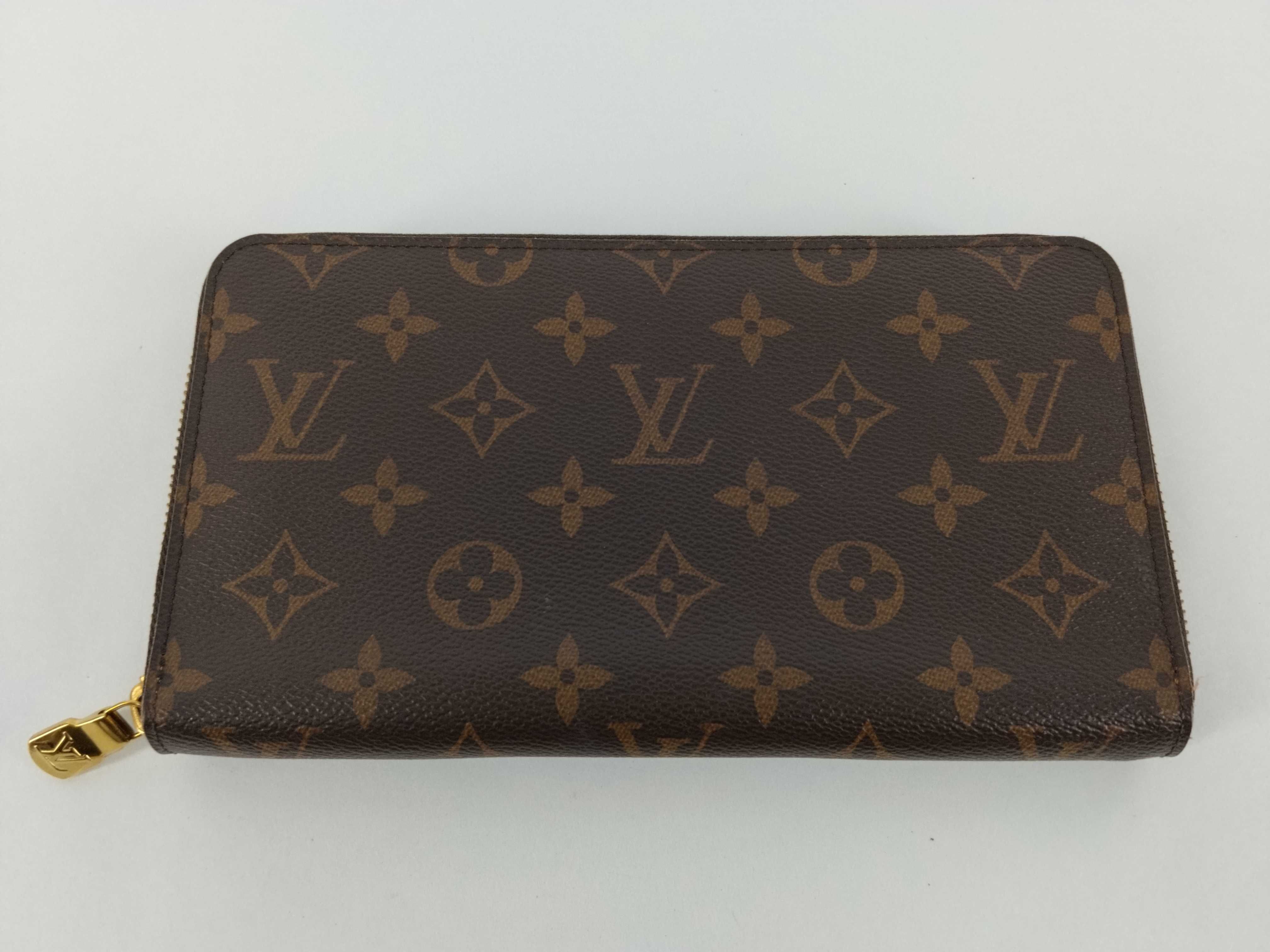 Monogram Louis Vuitton Round Zip Wallet