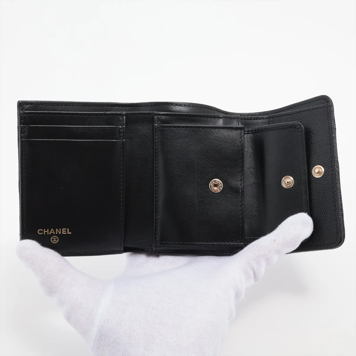 Matelassé Caviar Skin Compact Wallet, Black with Gold Hardware, P7576017 — view 5
