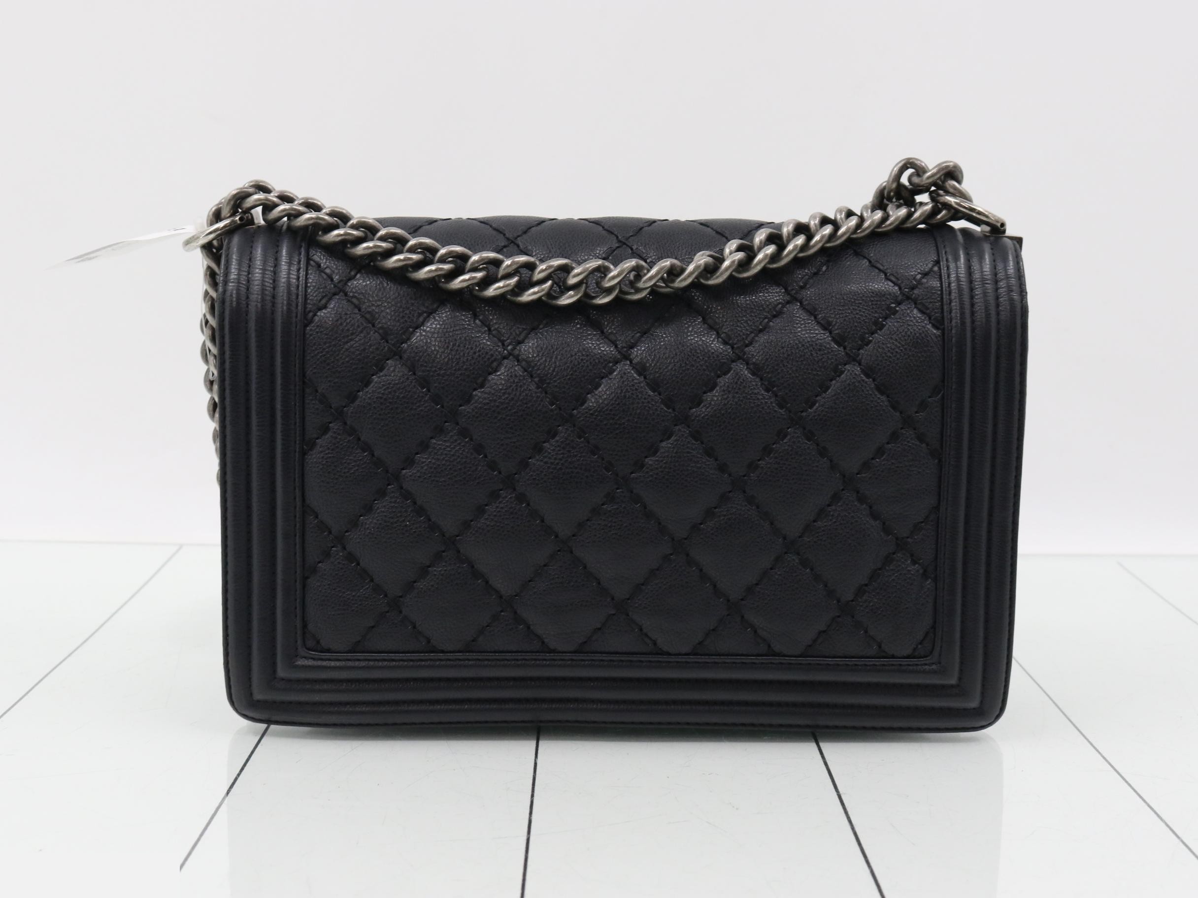 BOY CHANEL Calfskin Navy — view 2