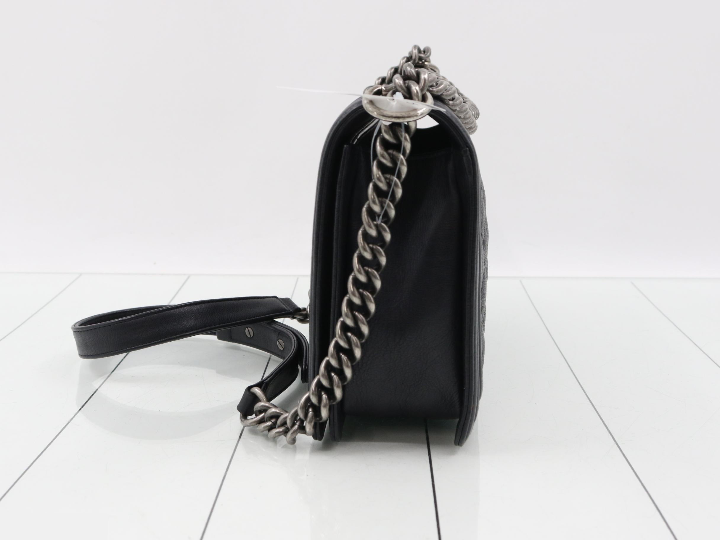 BOY CHANEL Calfskin Navy — view 3