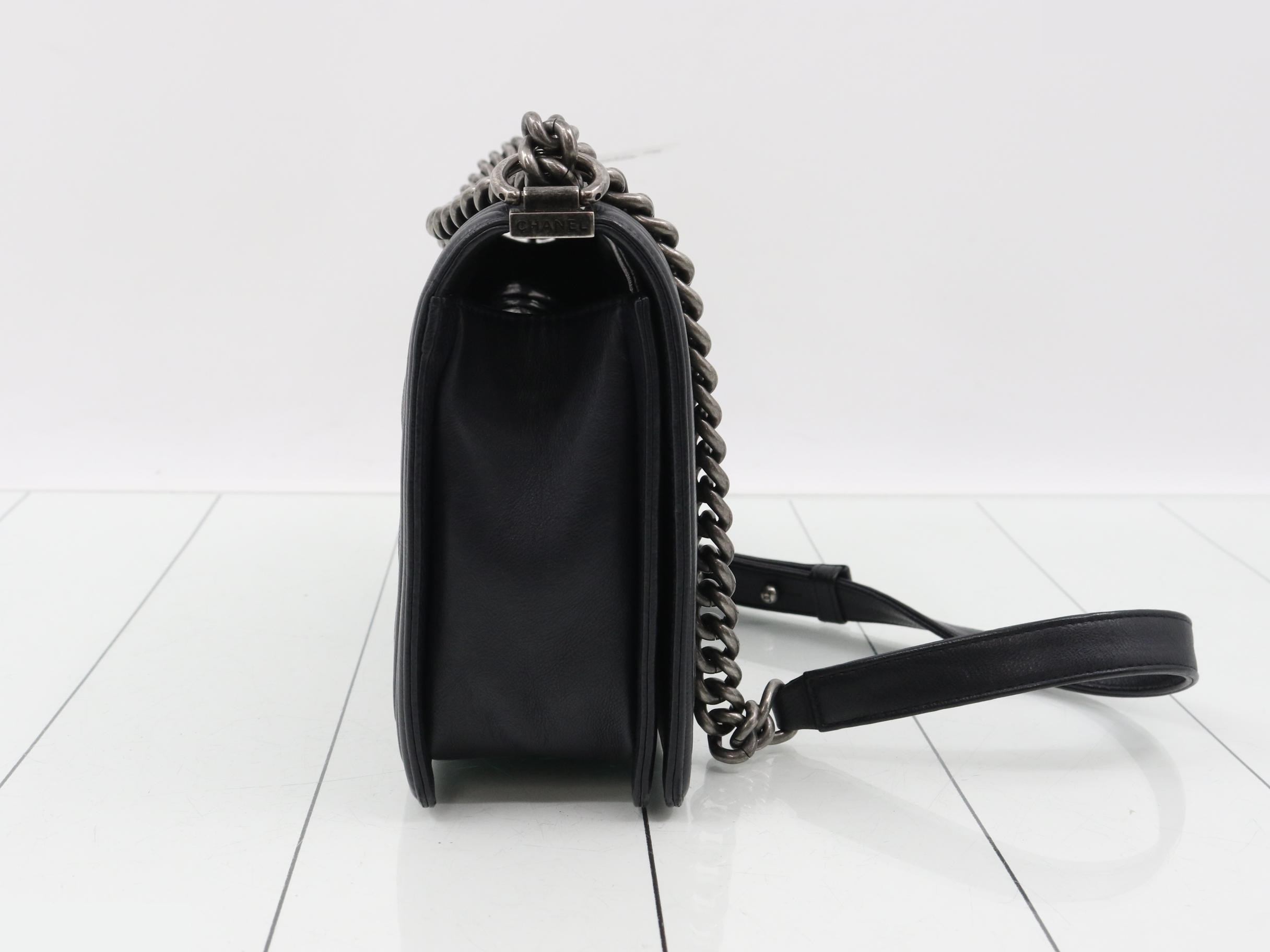 BOY CHANEL Calfskin Navy — view 4
