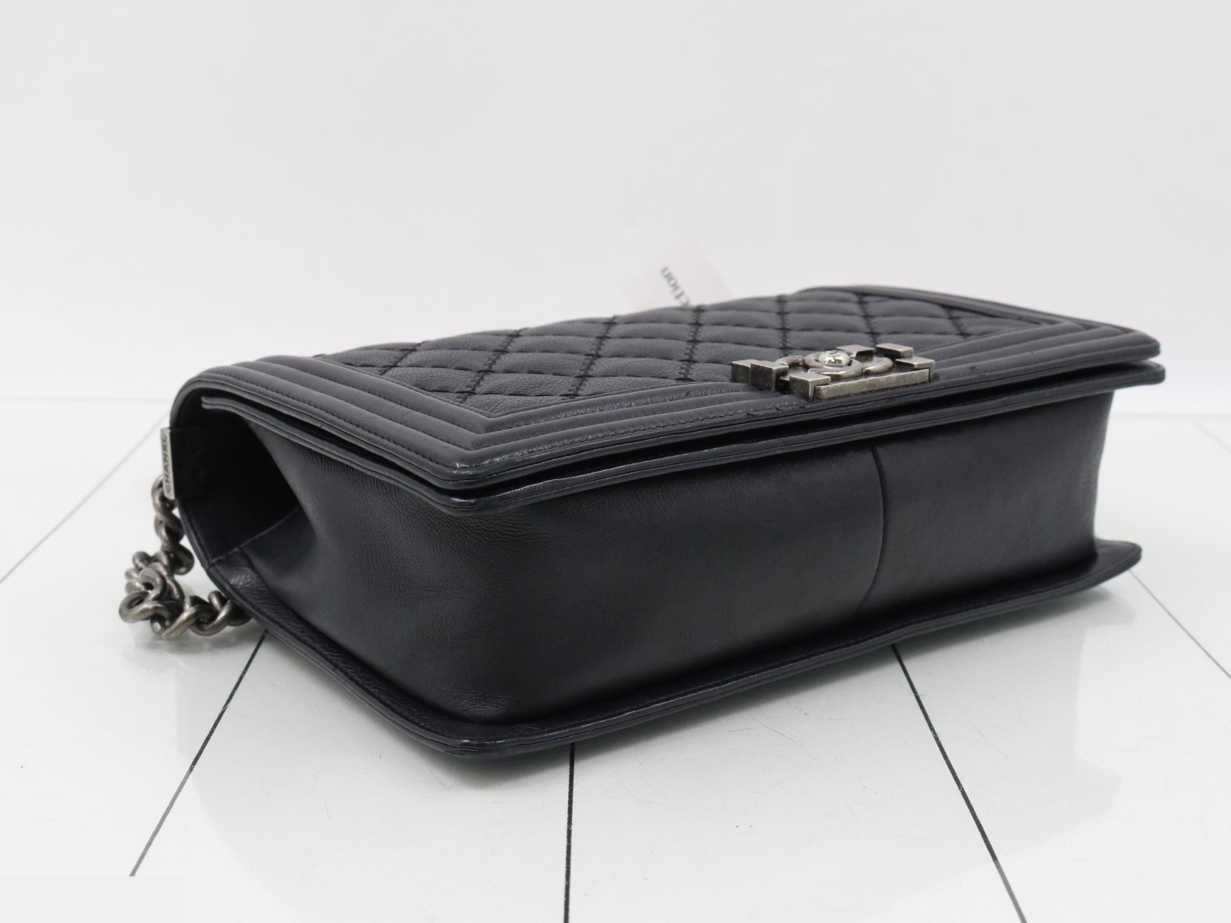 BOY CHANEL Calfskin Navy — view 5