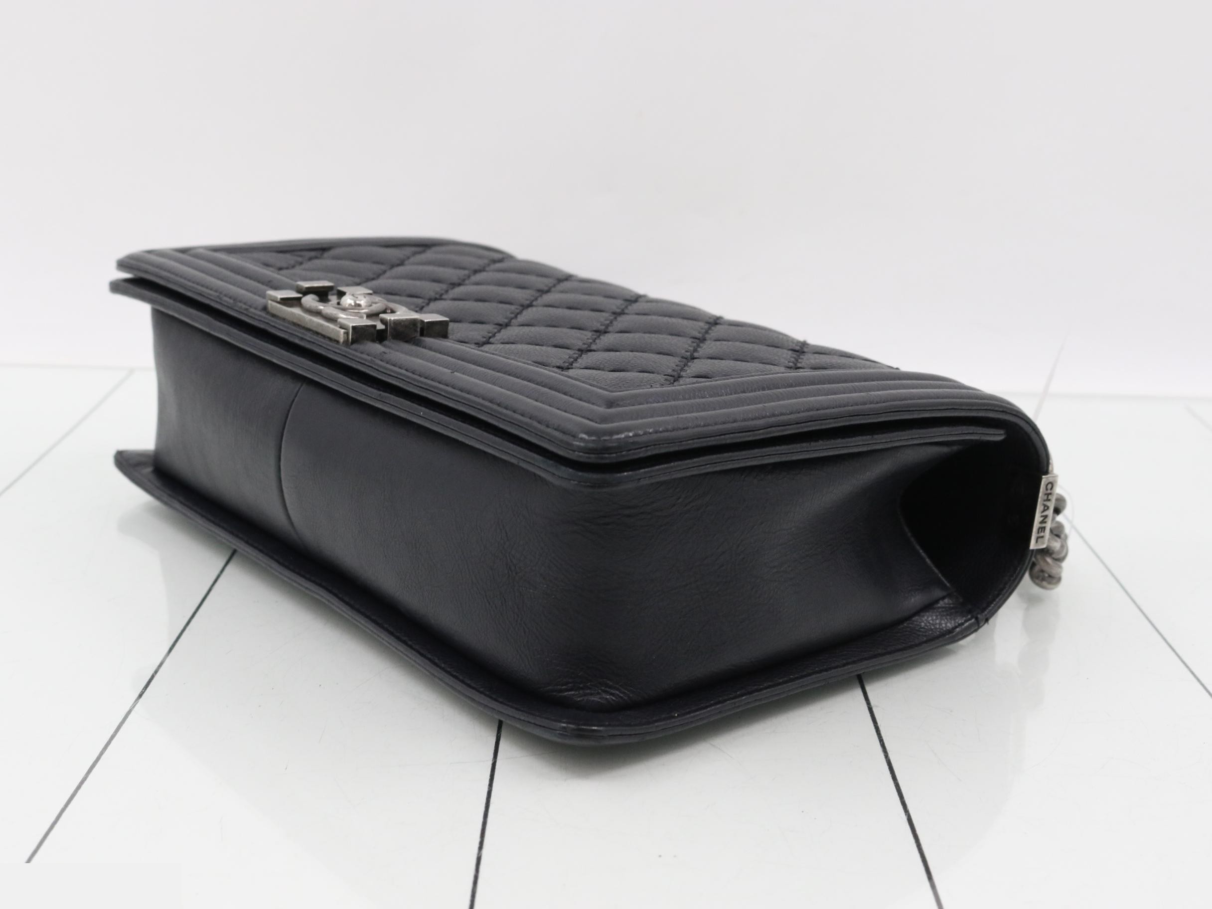BOY CHANEL Calfskin Navy — view 6