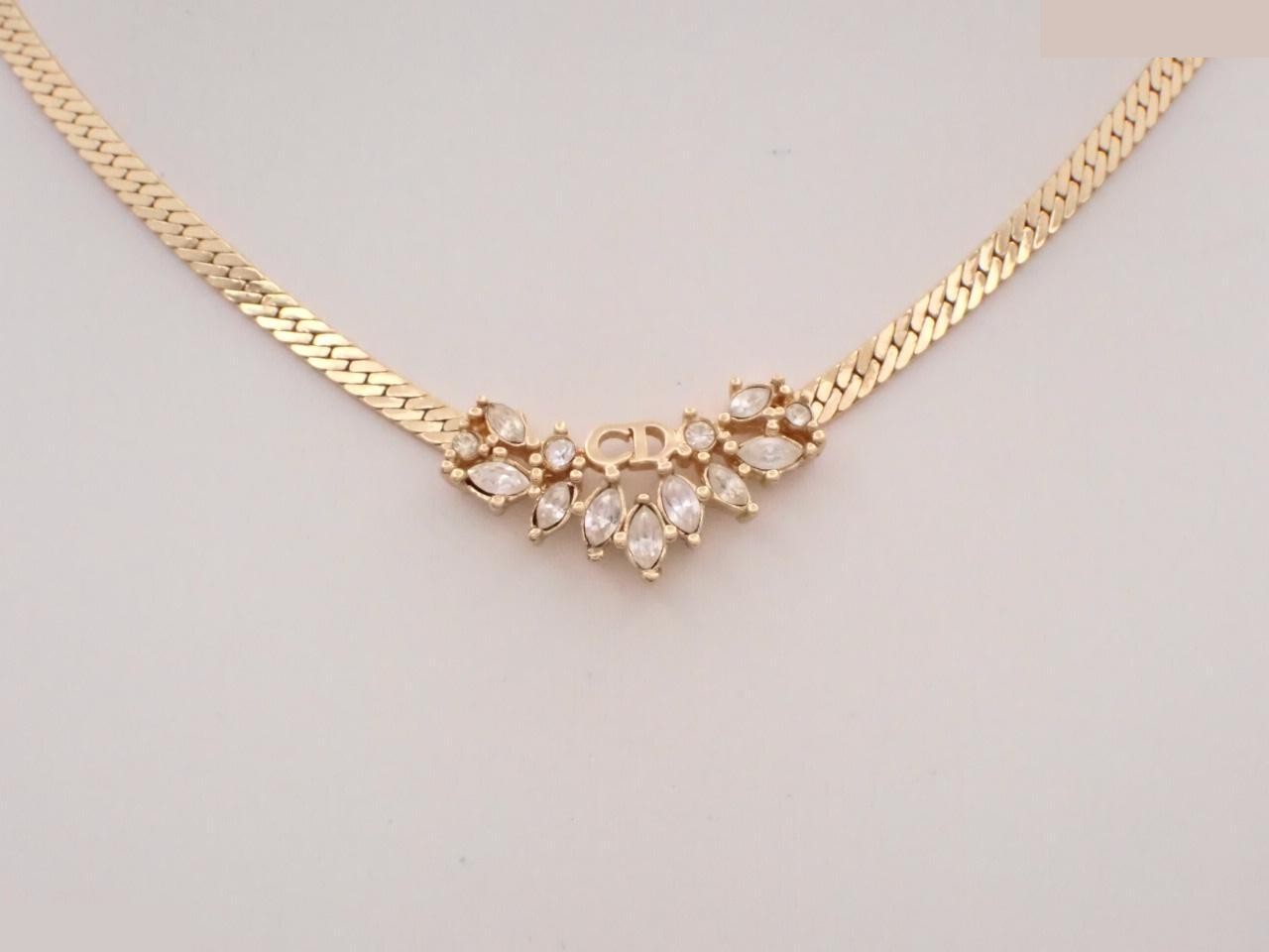 Gold chain, approximately 42 cm