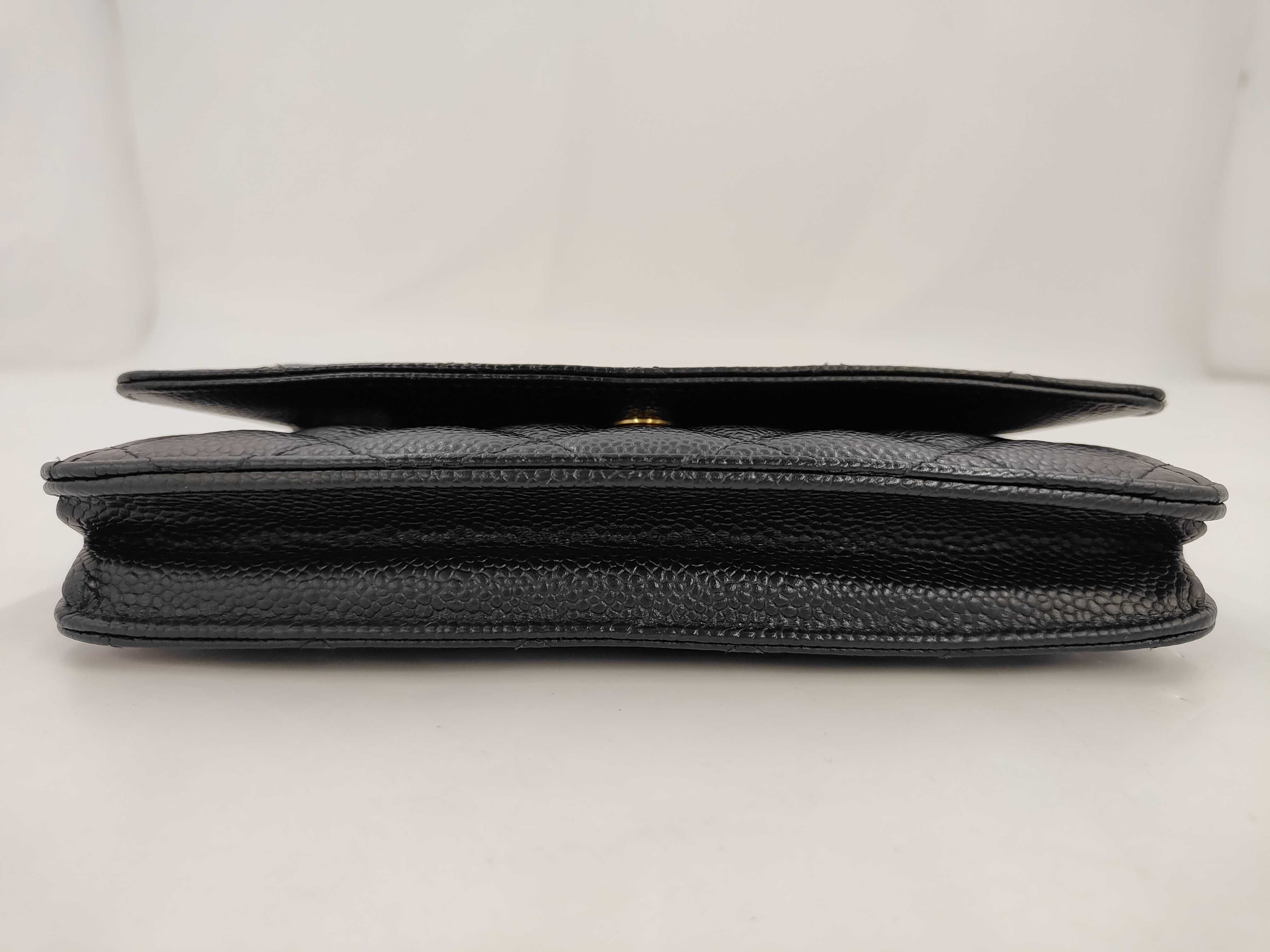 AP0250 Chain Wallet, Caviar Leather, Timeless Classic Wallet — view 3