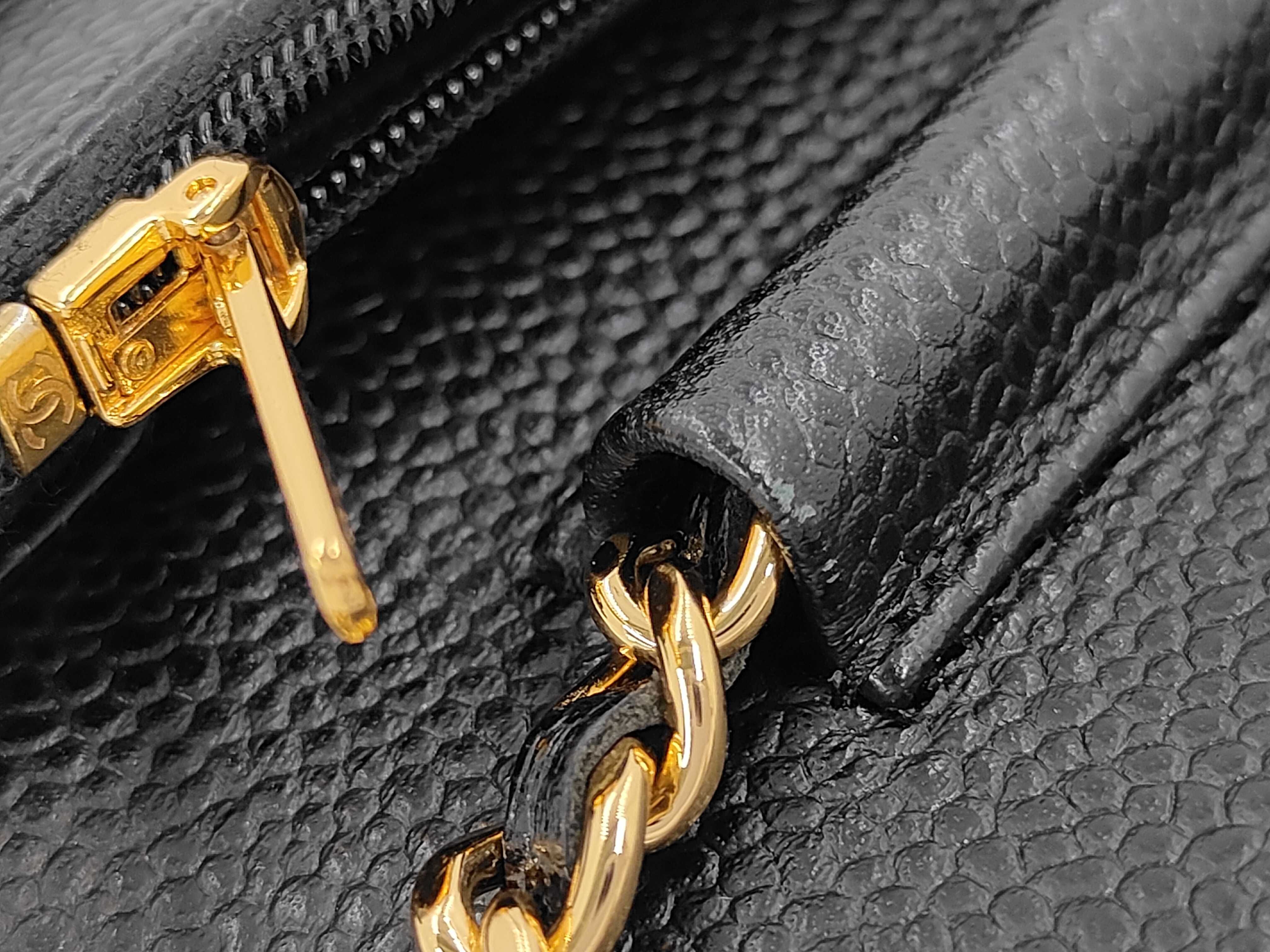 AP0250 Chain Wallet, Caviar Leather, Timeless Classic Wallet — view 7
