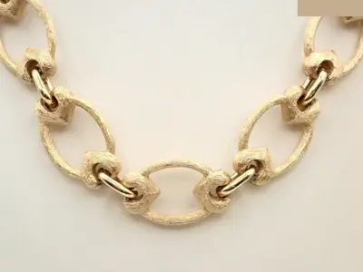 Gold chain necklace, neck circumference approximately 44 cm