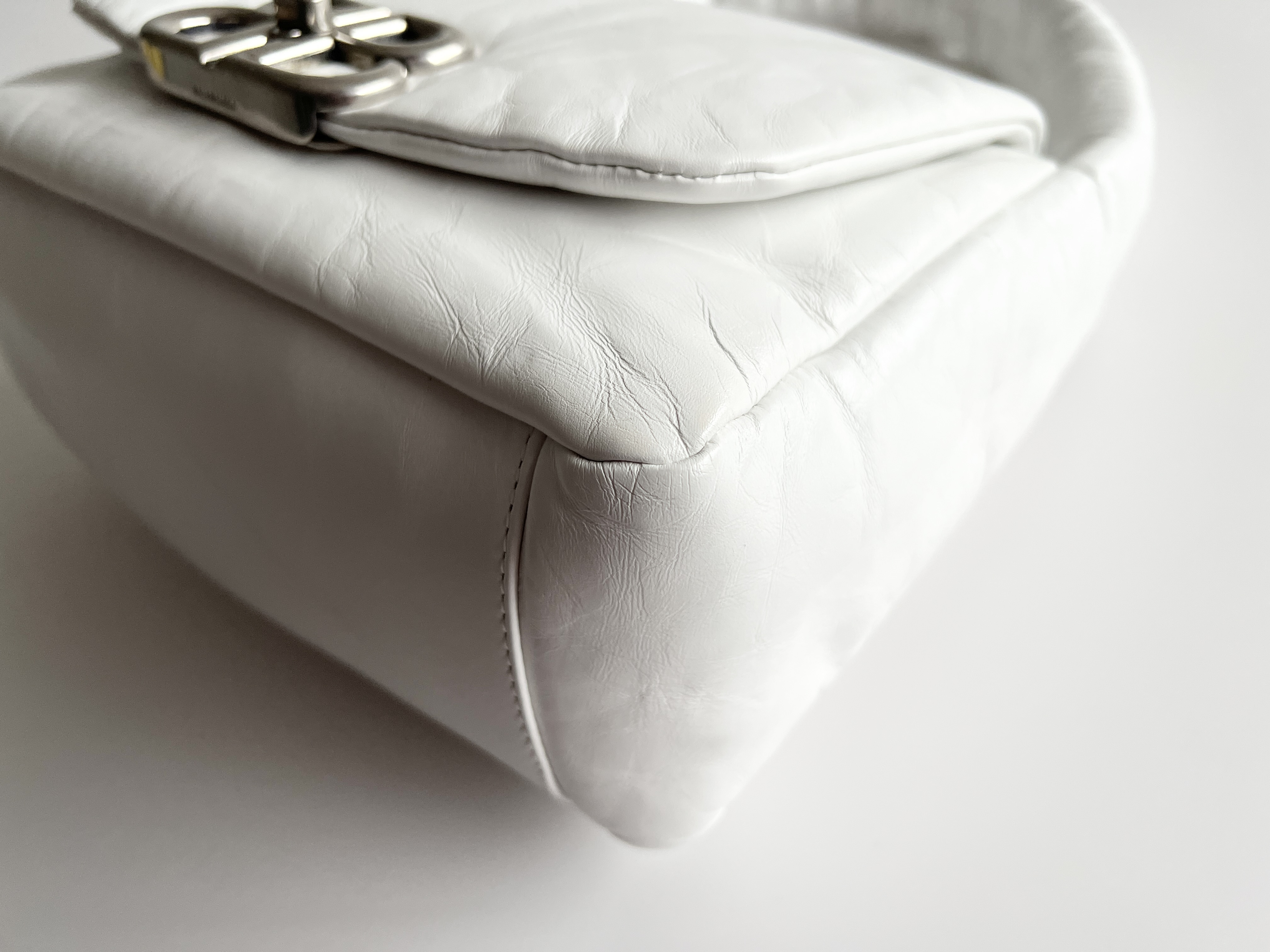 Monaco Turnlock Leather Handbag Shoulder Bag — view 12