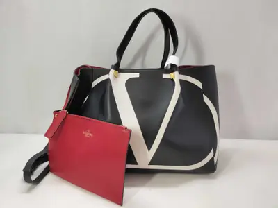ID- Garavani VLogo Escape 35 Leather Black Totebag GHW Tote Bag