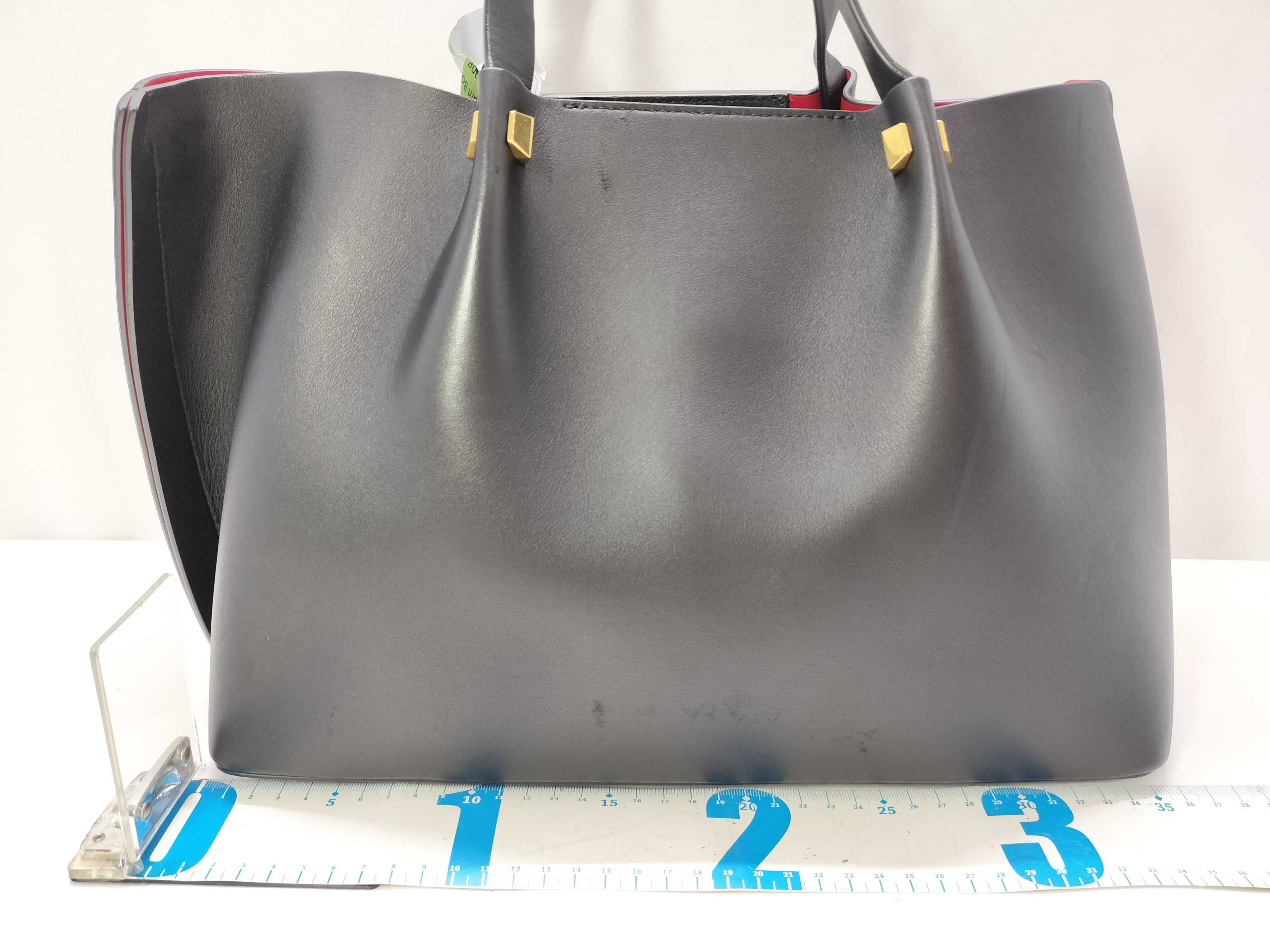 ID- Garavani VLogo Escape 35 Leather Black Totebag GHW Tote Bag — view 2