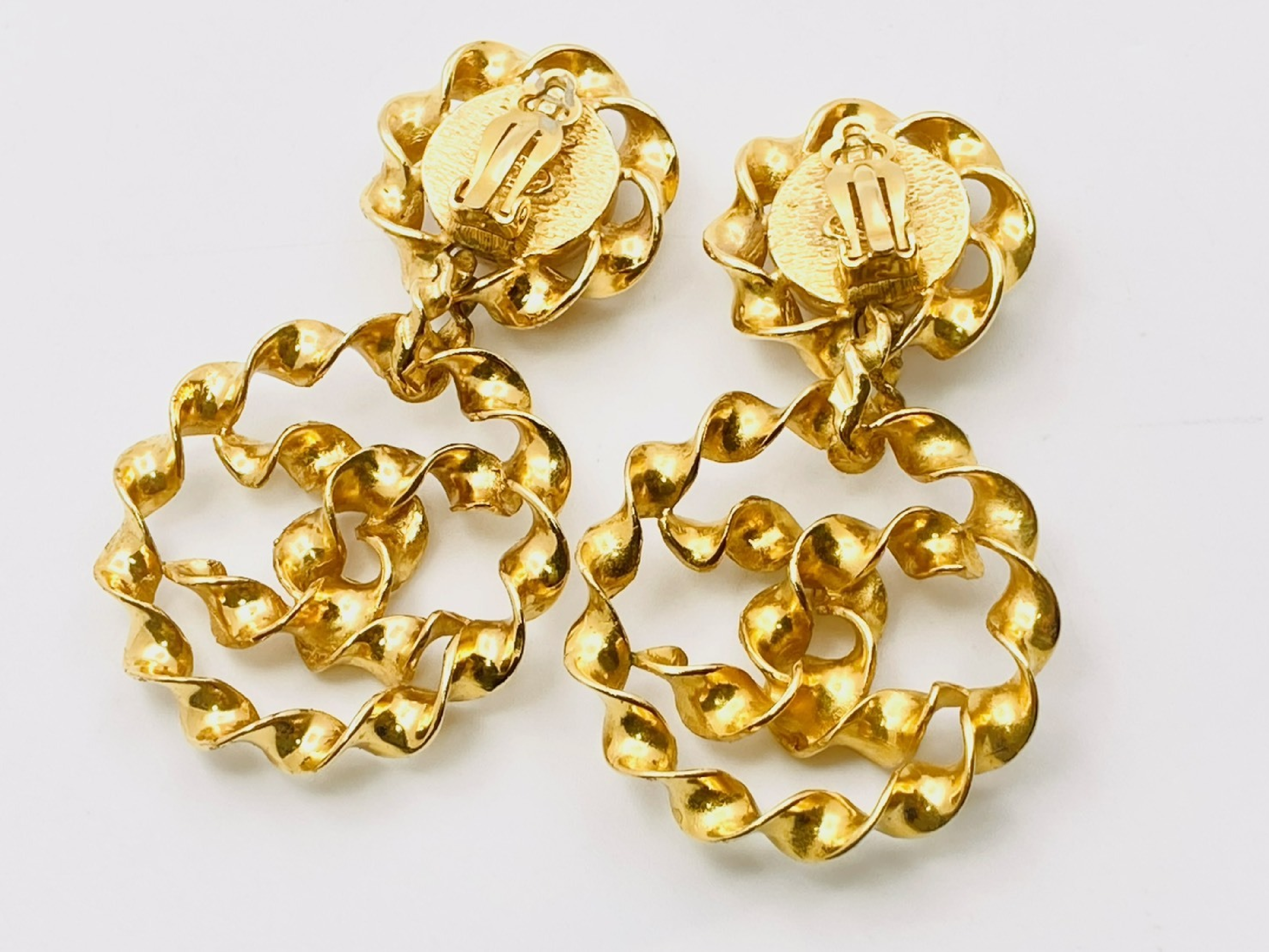 Coco Mark Faux Pearl Twisted Round Circle Swing Earrings 94P Large Earrings — view 3