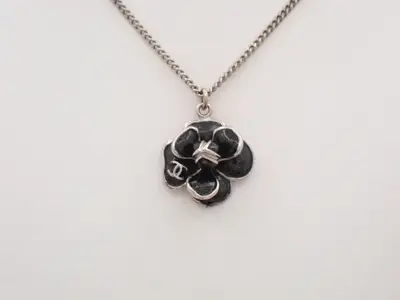 necklace, model 08P, camellia design, black and silver, with Coco Mark.