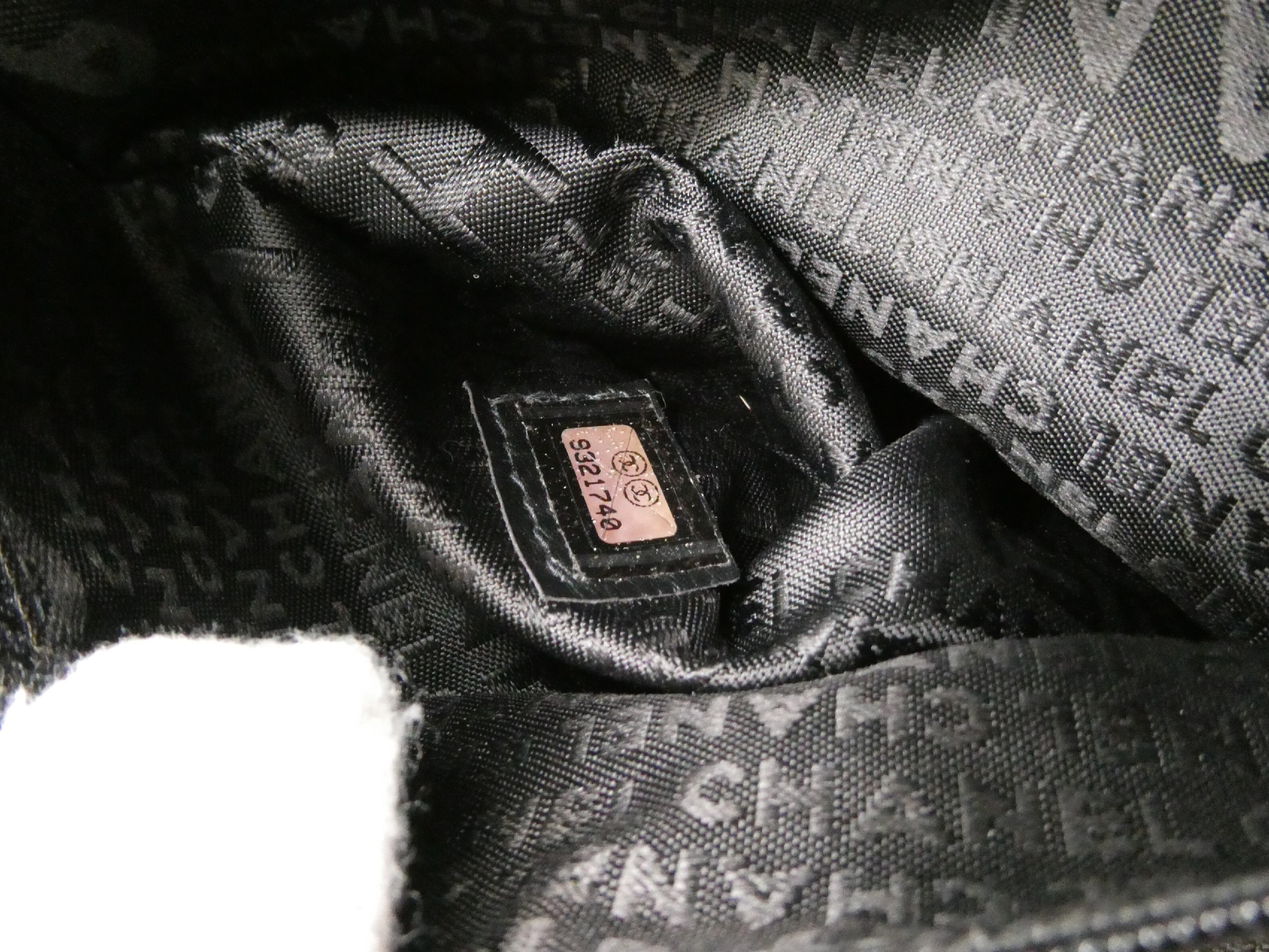 Chocolate Bar Logo Caviar Skin Shoulder Bag — view 9