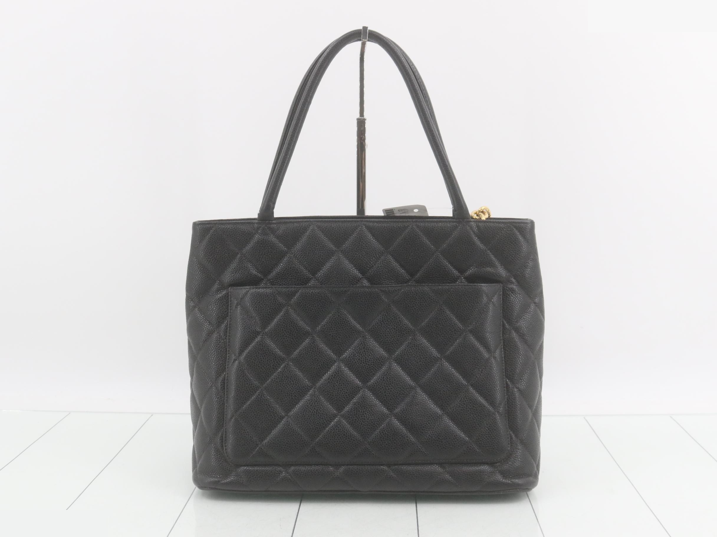Reissue tote bag, caviar finish, with sticker. — view 2