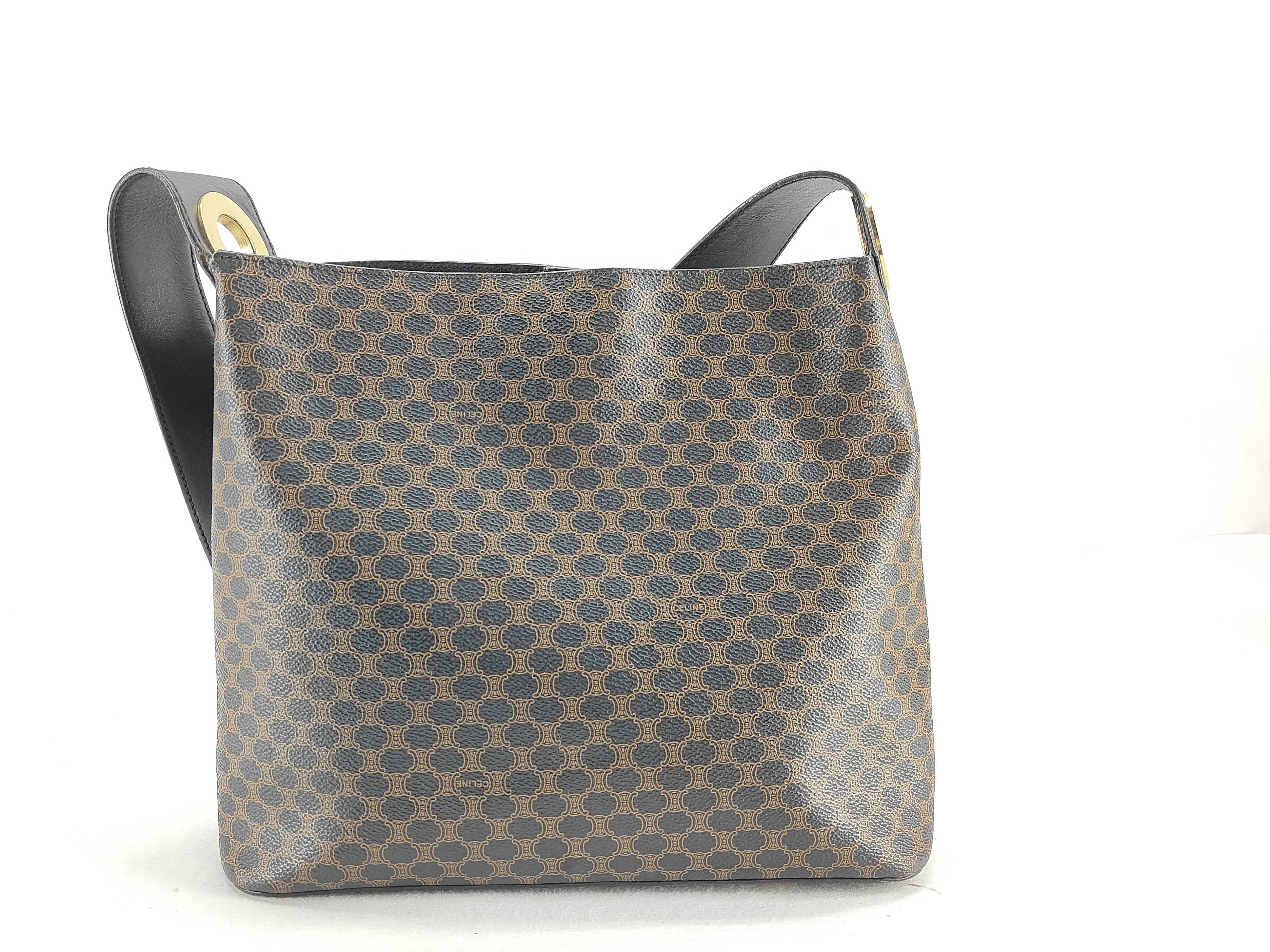 Black Macadam Circle Hardware One-Shoulder Bag