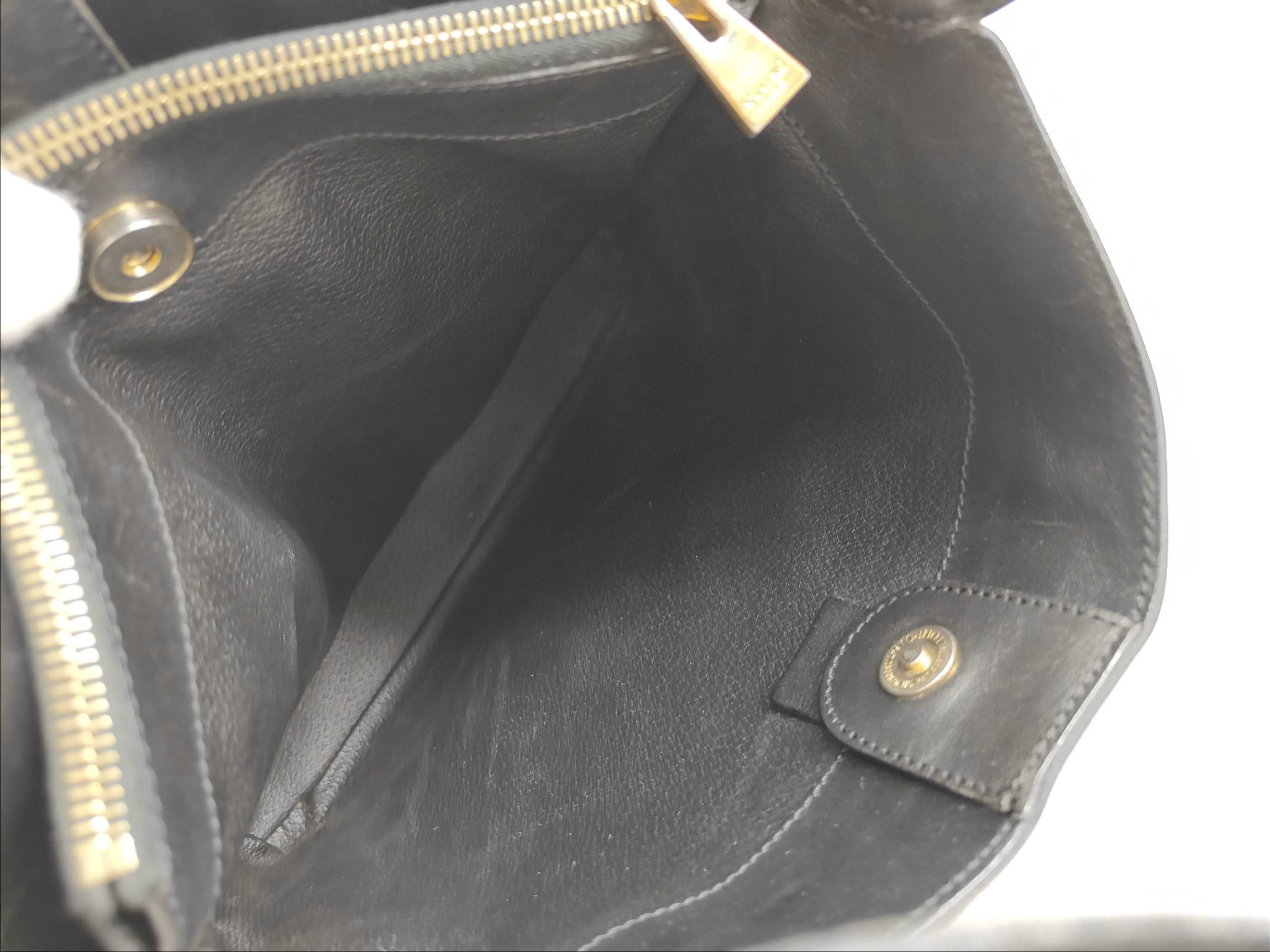 Black Macadam Circle Hardware One-Shoulder Bag — view 10