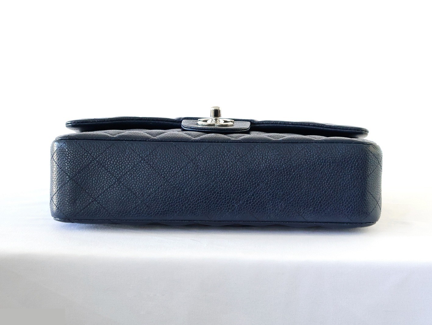 Caviar leather Matelassé 25 Double flap Double chain shoulder bag, navy — view 5