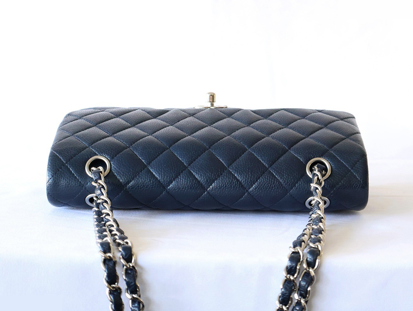 Caviar leather Matelassé 25 Double flap Double chain shoulder bag, navy — view 6