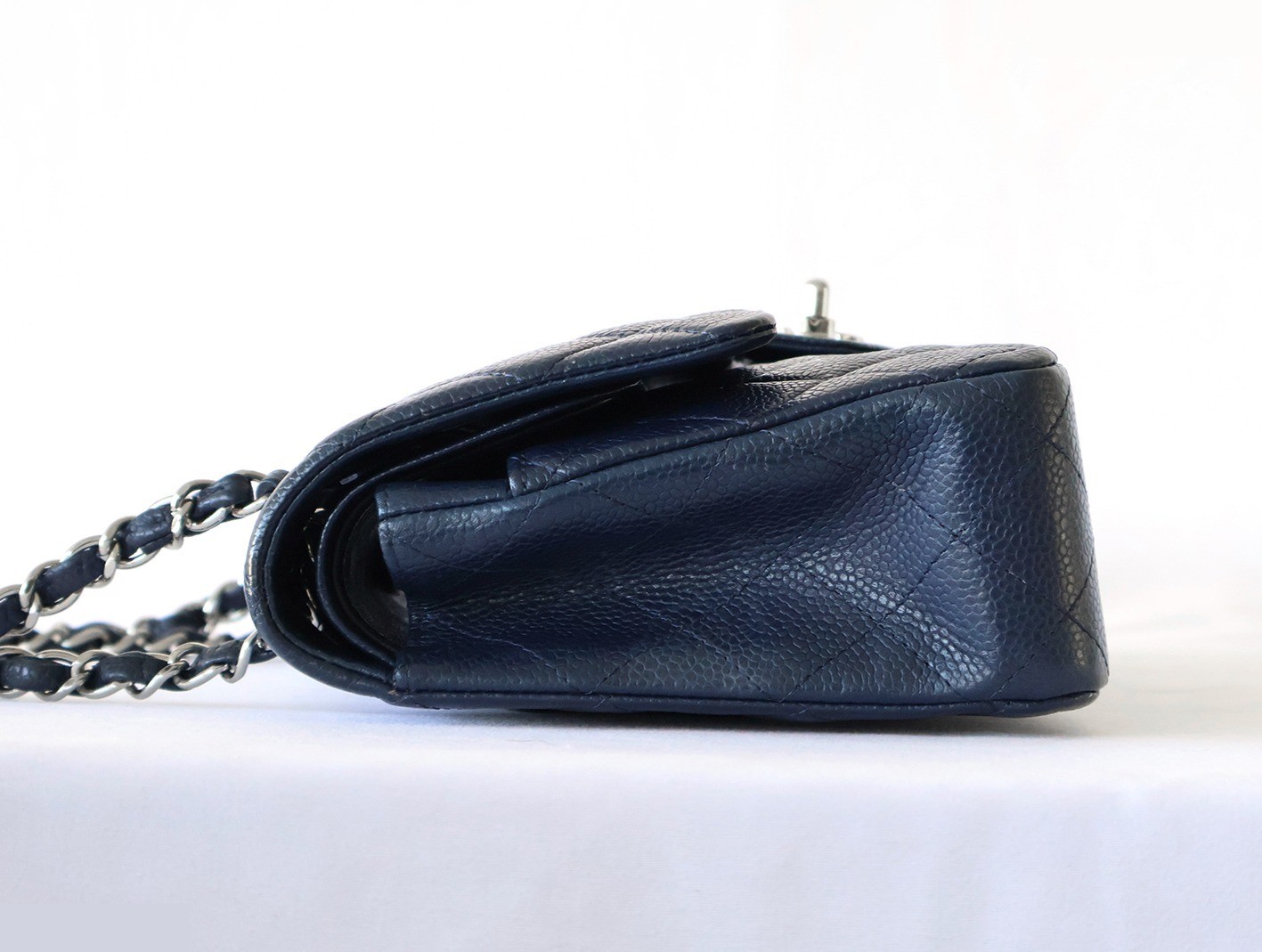 Caviar leather Matelassé 25 Double flap Double chain shoulder bag, navy — view 8