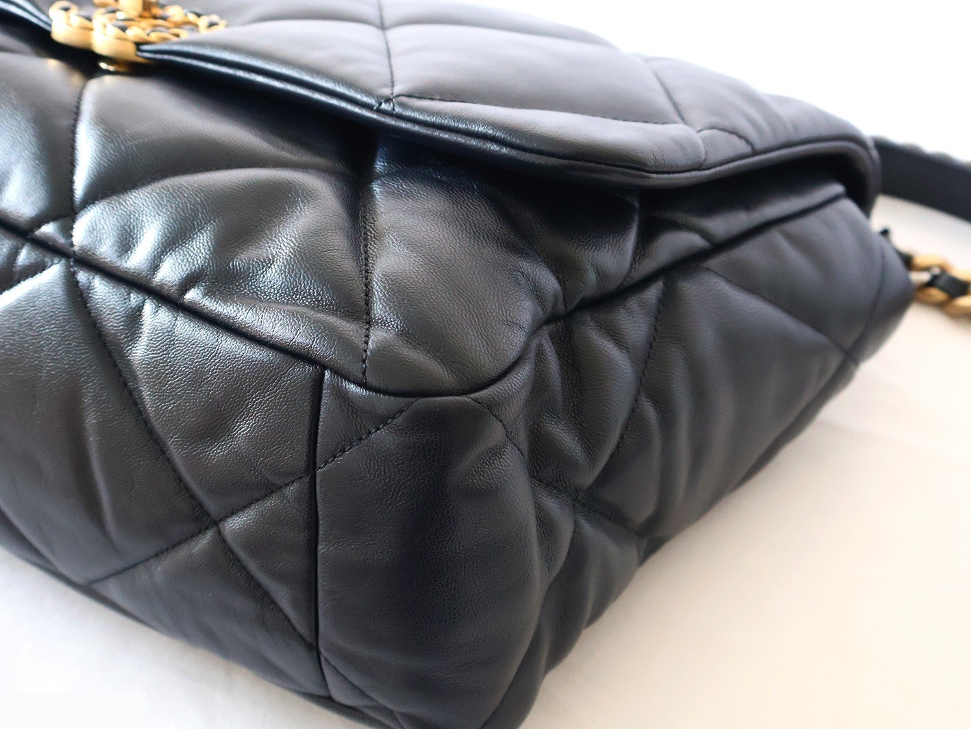 19 Lambskin Chain Shoulder Bag, Navy — view 3