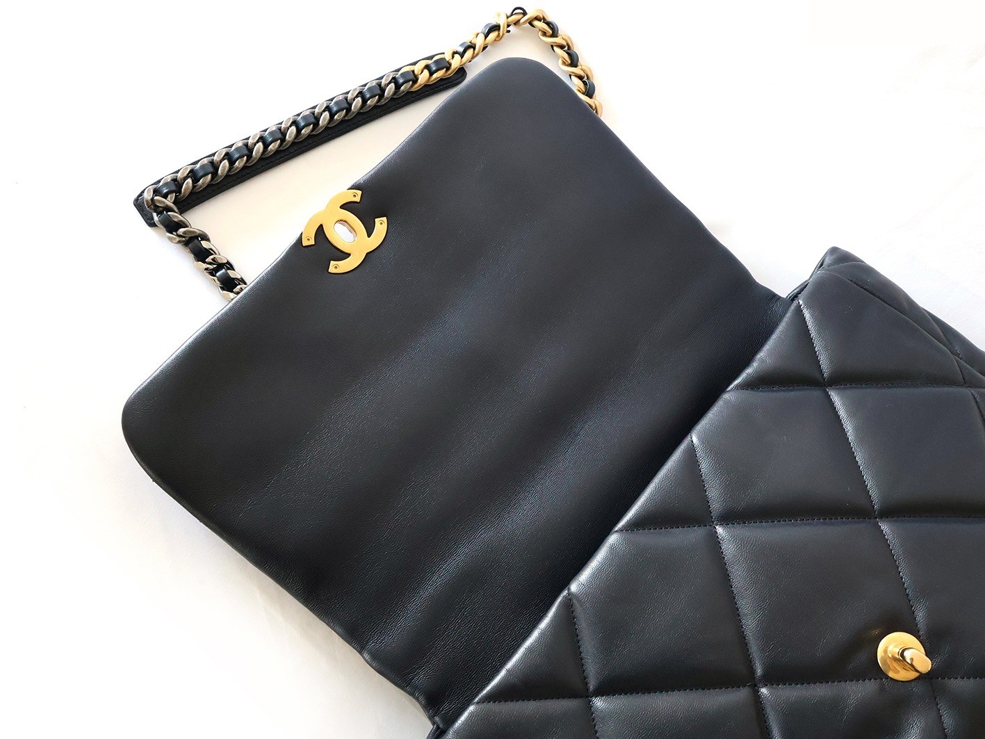 19 Lambskin Chain Shoulder Bag, Navy — view 9